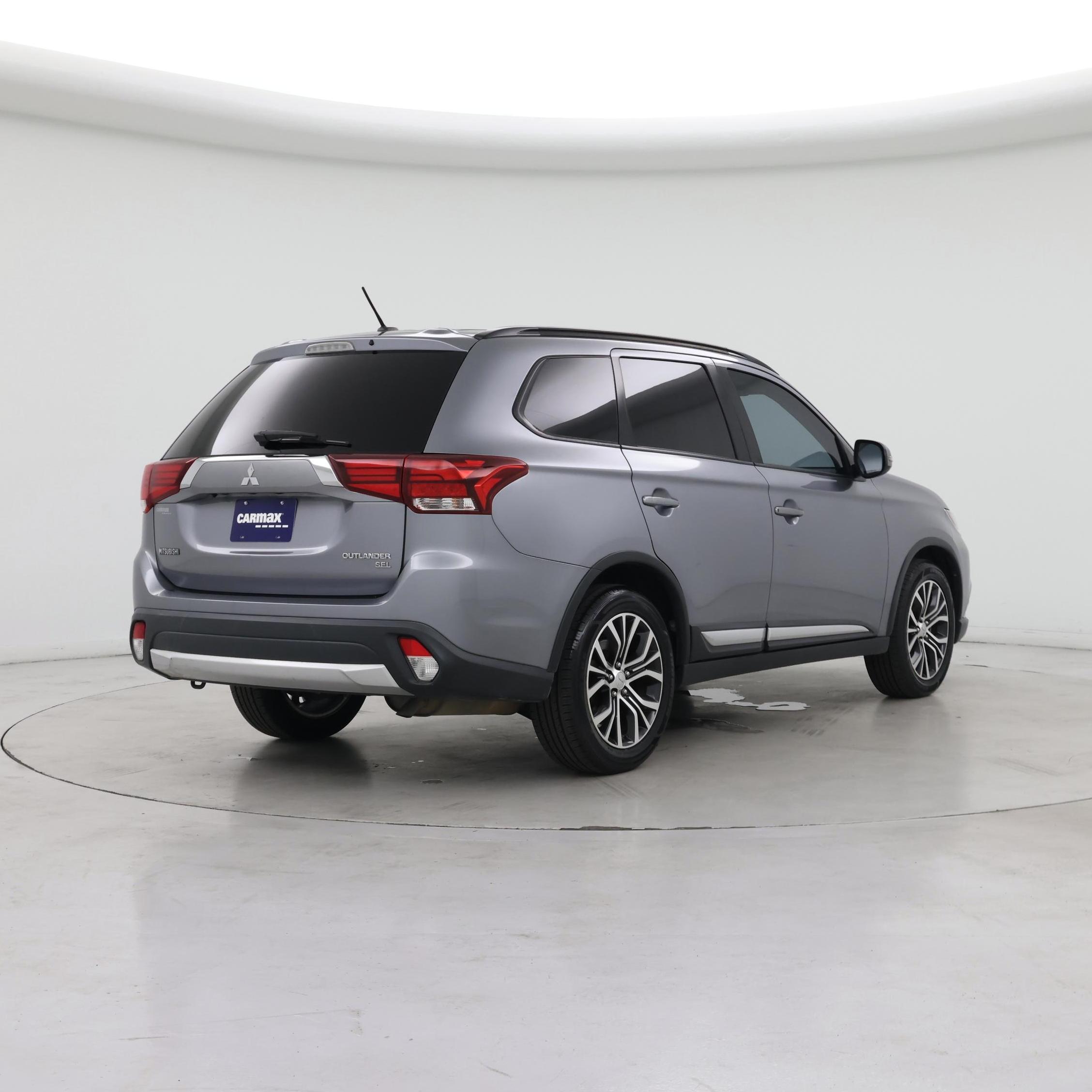 Thumbnail: 2016 Mitsubishi Outlander - 8