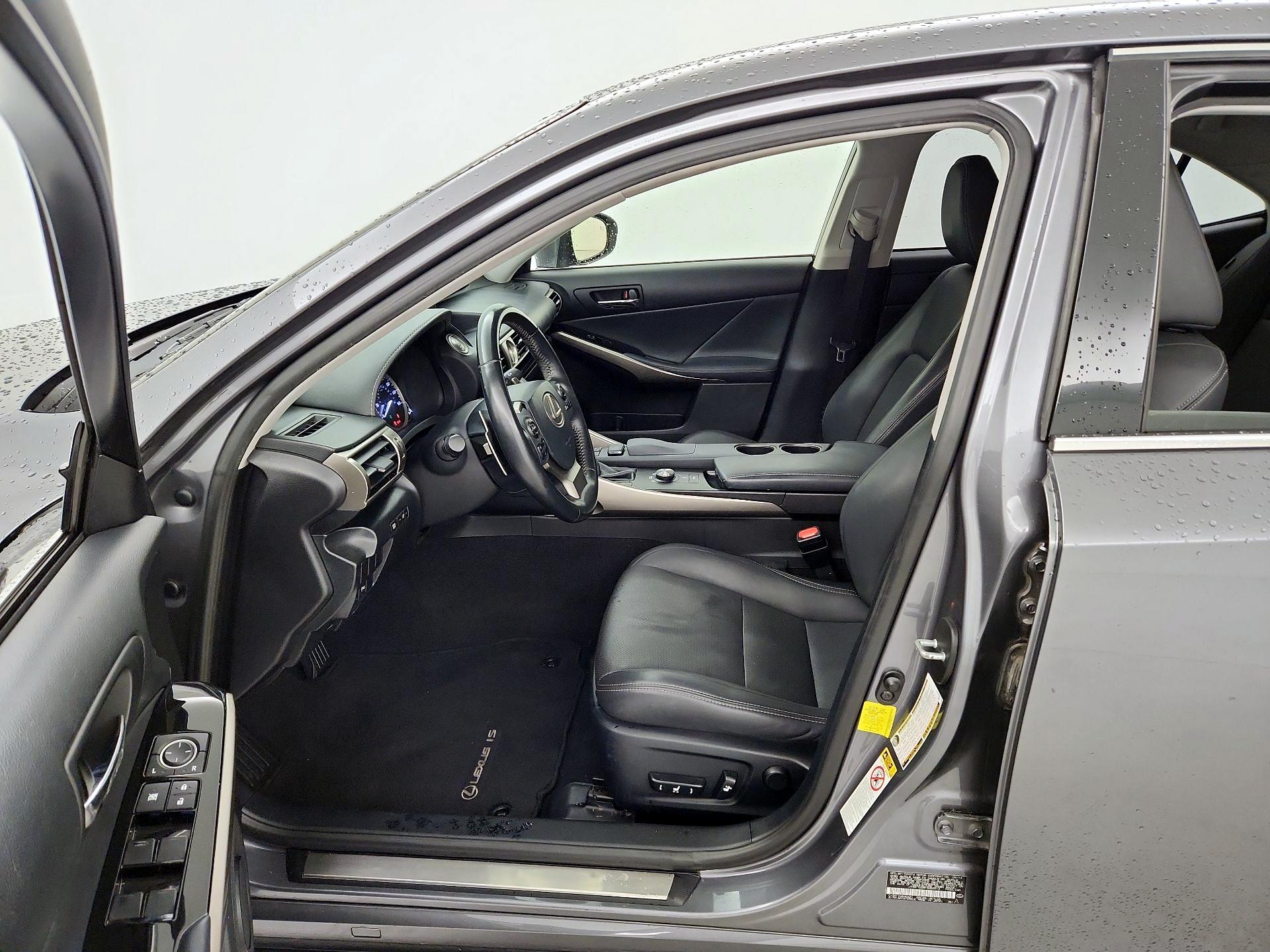 Thumbnail: 2015 Lexus IS - 11