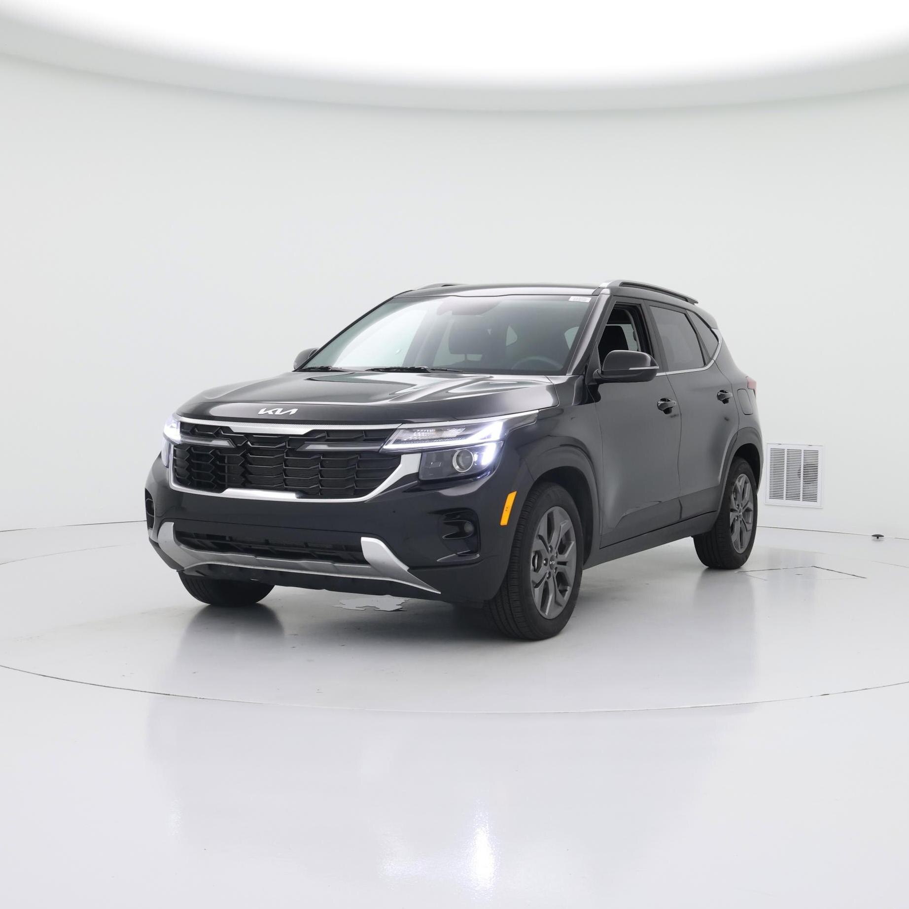 Thumbnail: 2024 Kia Seltos - 4
