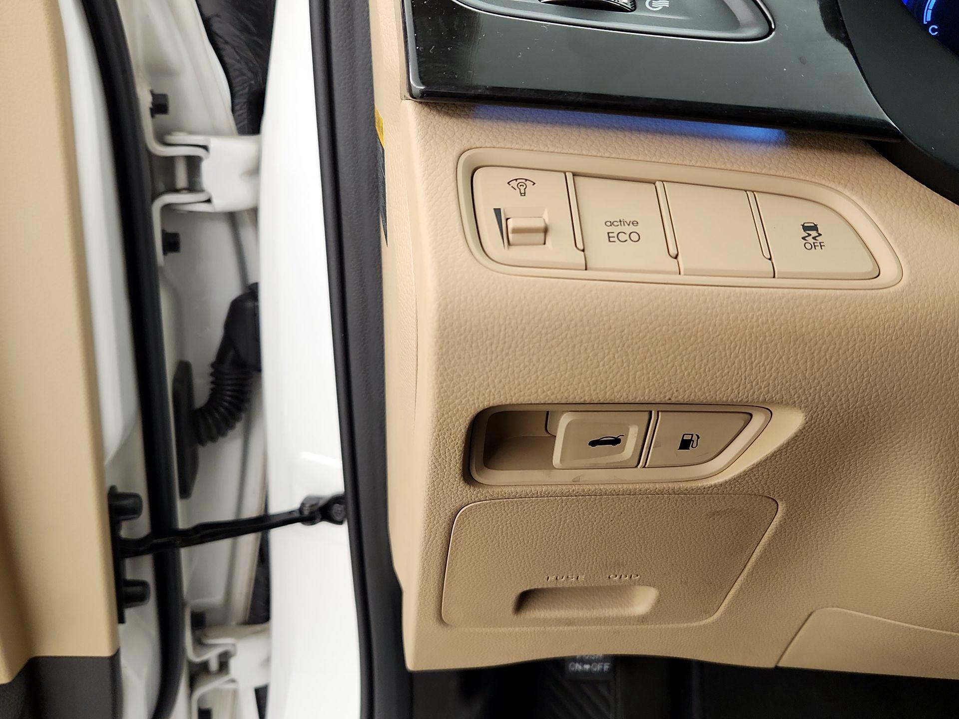 Thumbnail: 2014 Hyundai Azera - 13