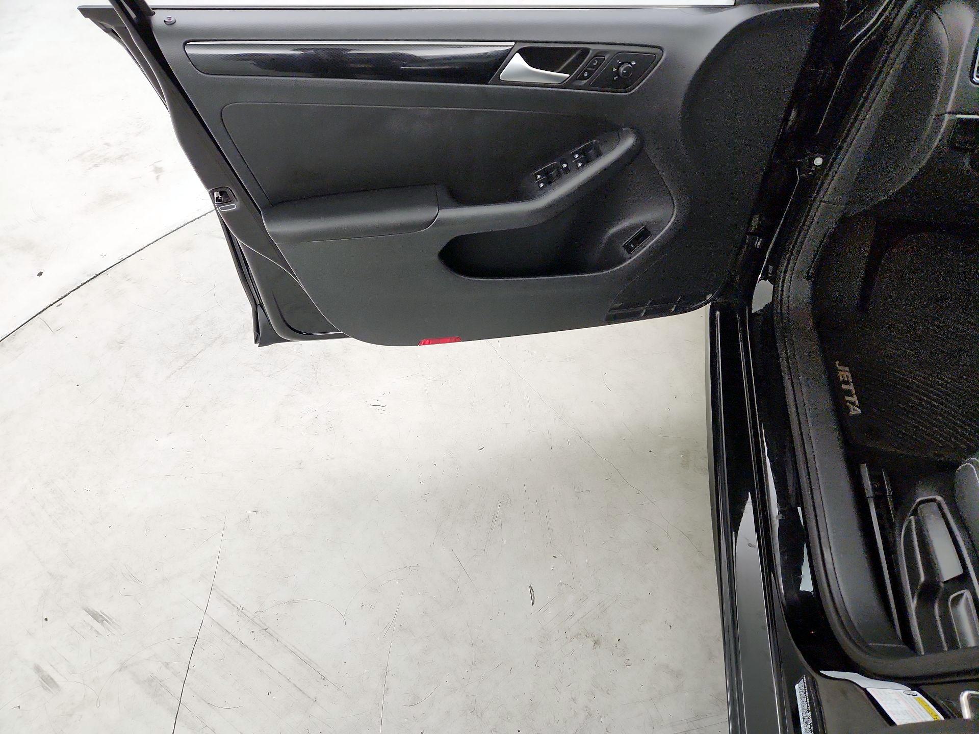Thumbnail: 2015 Volkswagen Jetta - 12