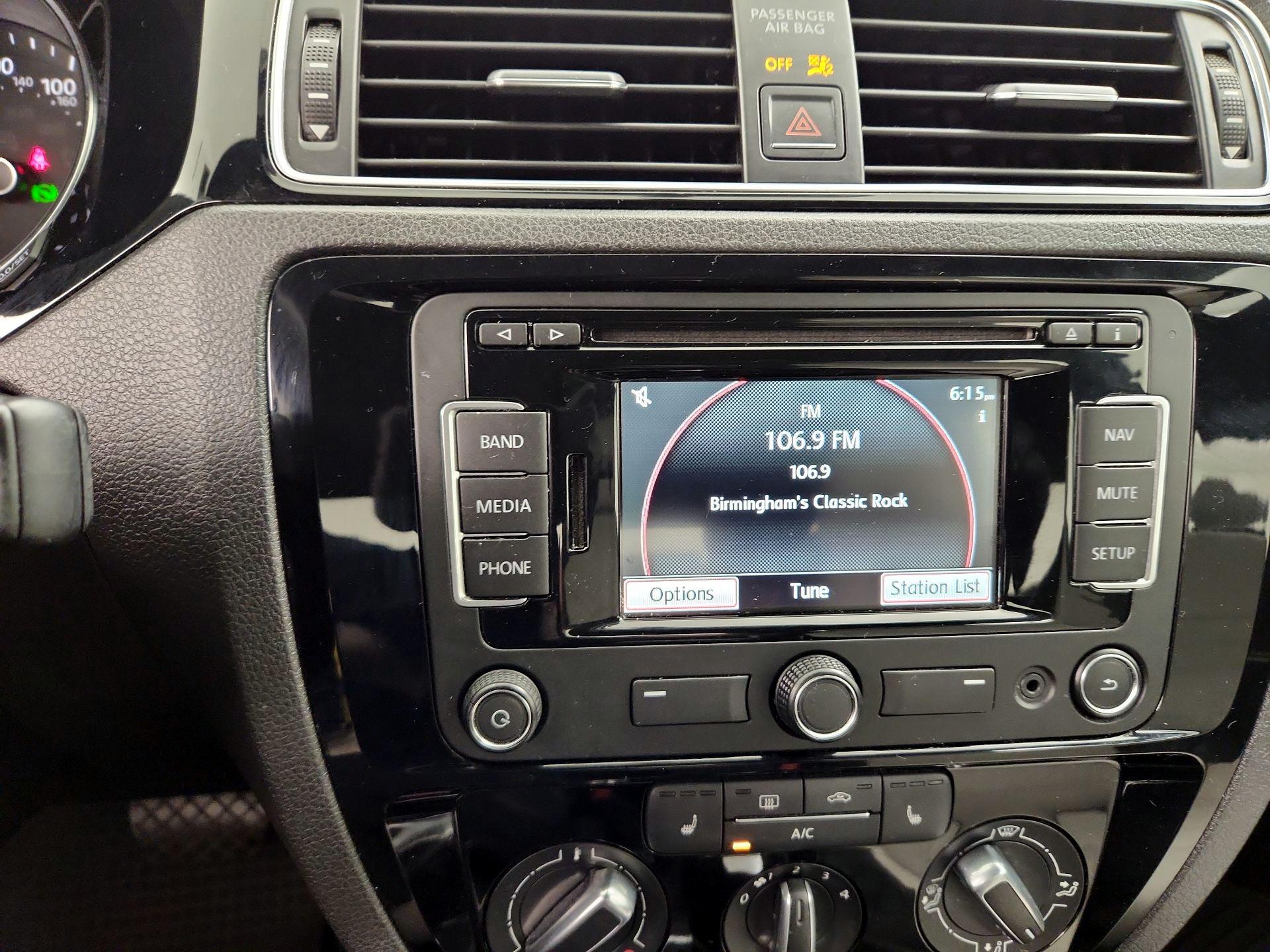 Thumbnail: 2015 Volkswagen Jetta - 16