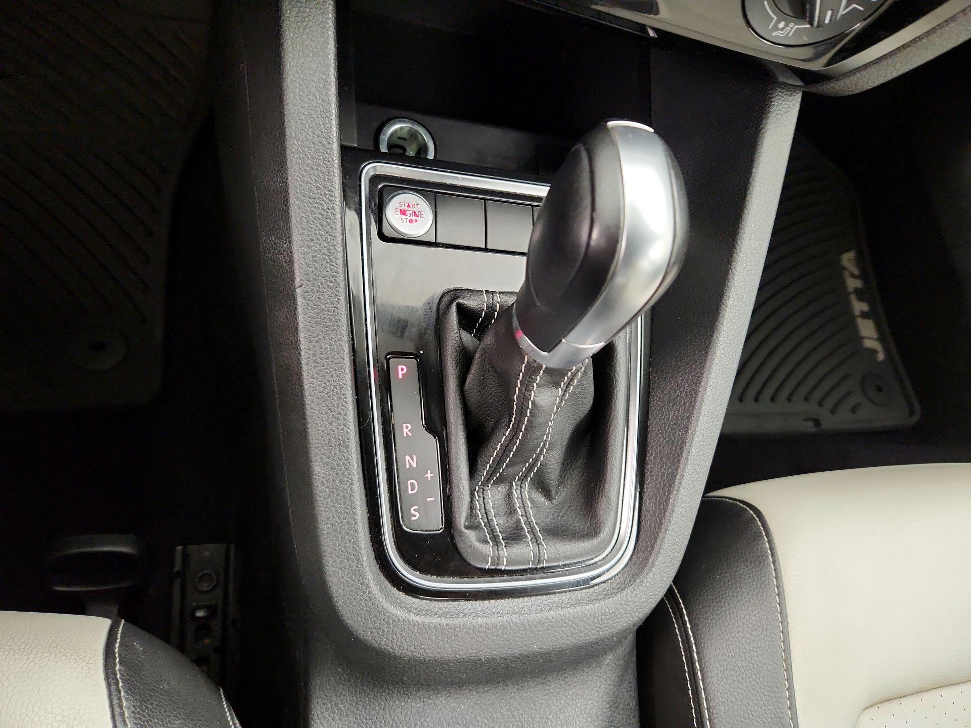 Thumbnail: 2015 Volkswagen Jetta - 18