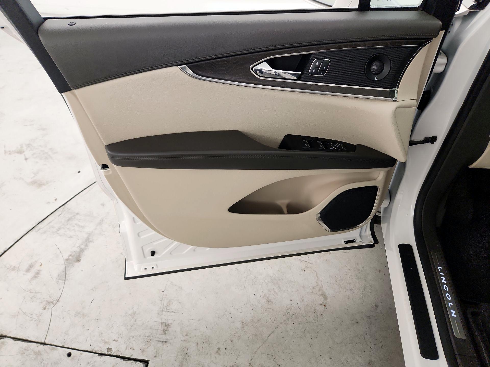 Thumbnail: 2019 Lincoln Nautilus - 12