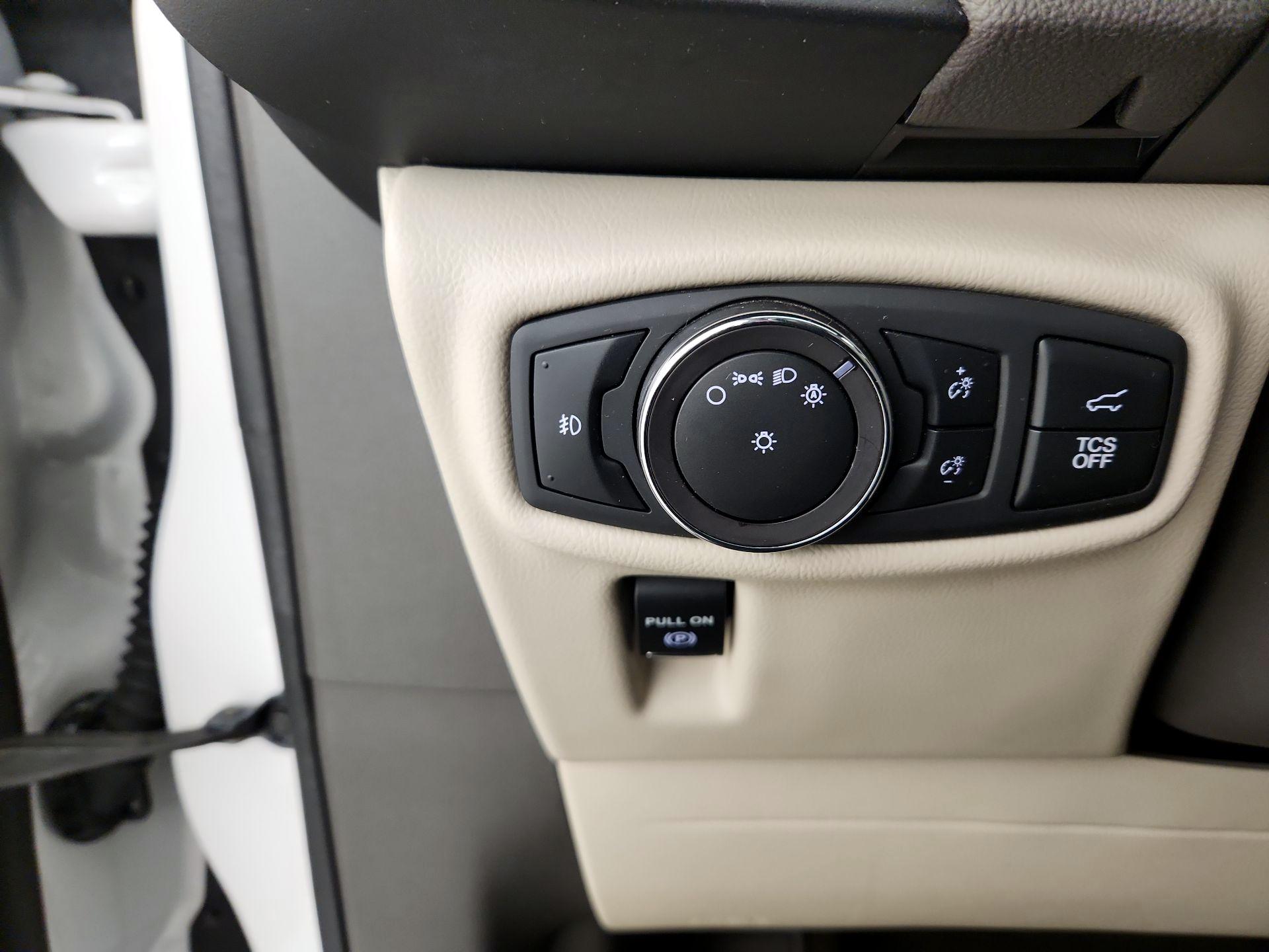 Thumbnail: 2019 Lincoln Nautilus - 13