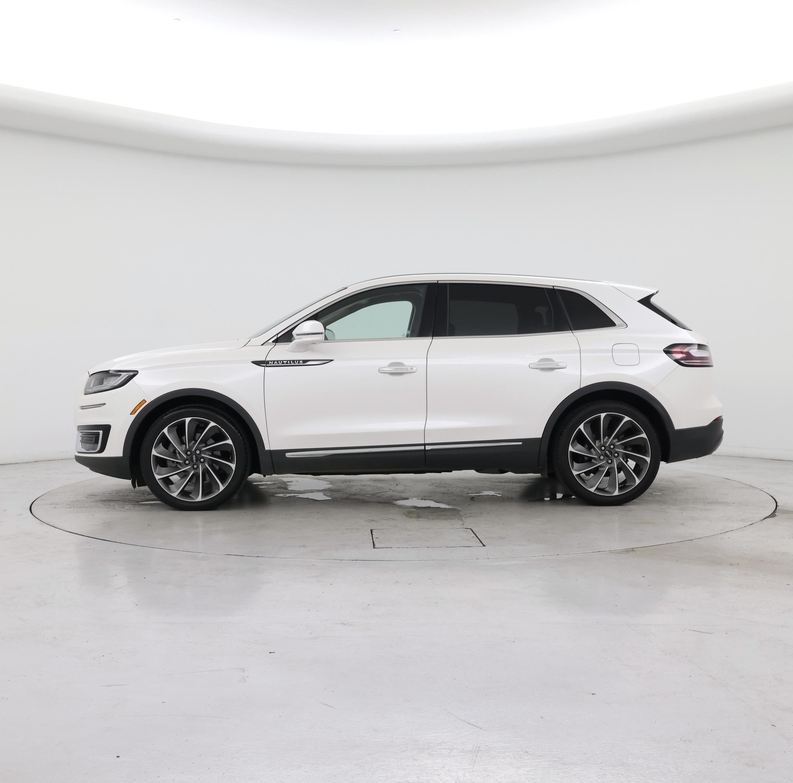 Thumbnail: 2019 Lincoln Nautilus - 3
