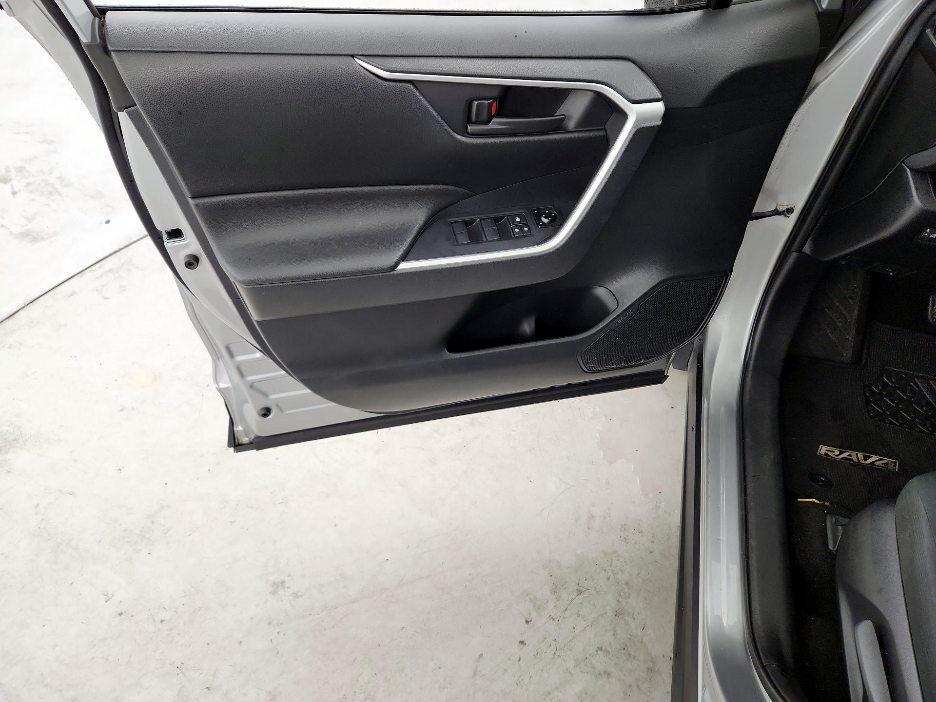 Thumbnail: 2019 Toyota RAV4 - 12