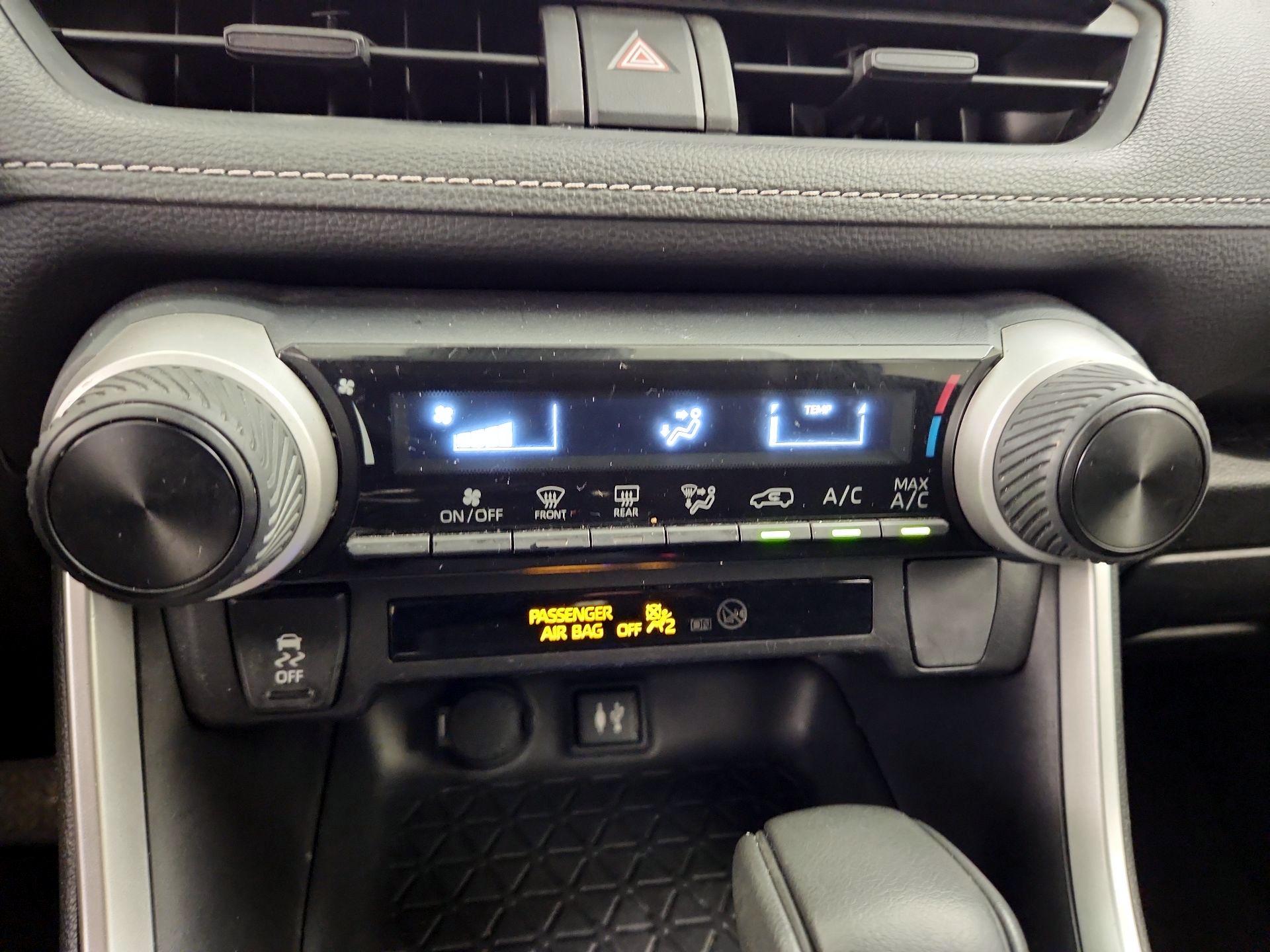 Thumbnail: 2019 Toyota RAV4 - 16