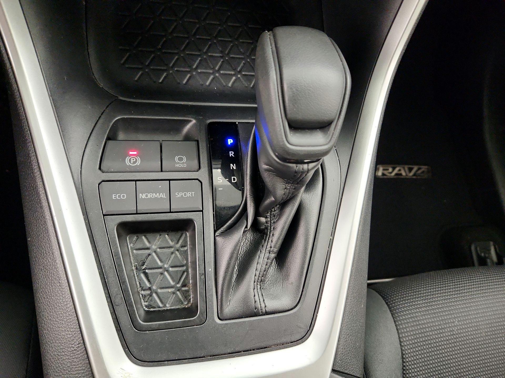 Thumbnail: 2019 Toyota RAV4 - 17