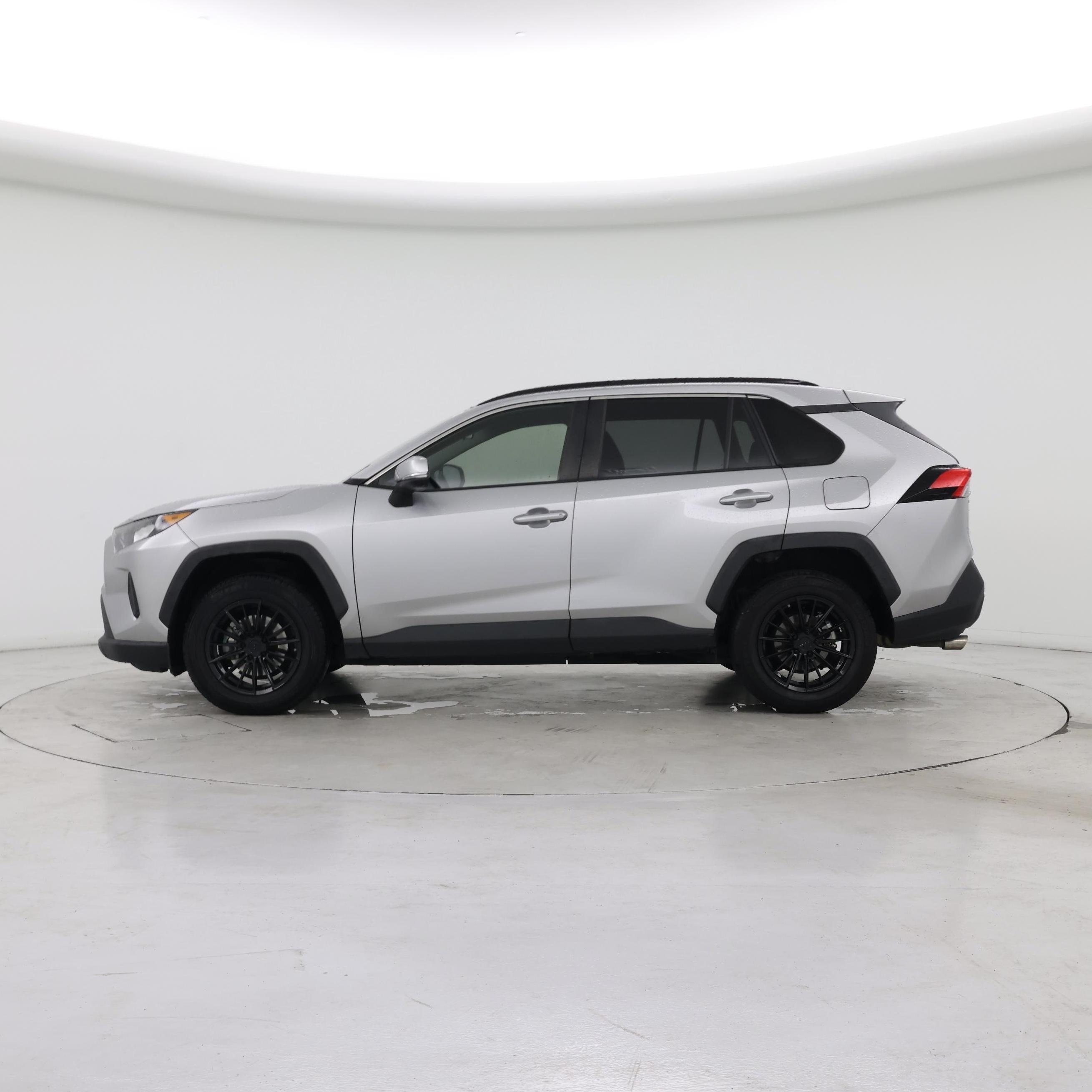 Thumbnail: 2019 Toyota RAV4 - 3