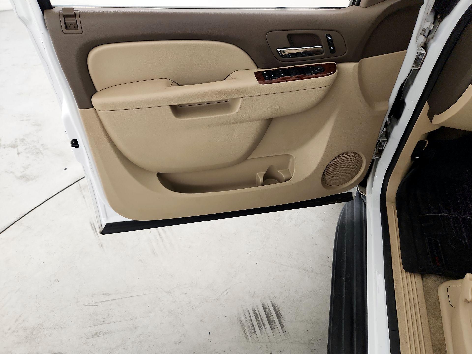 Thumbnail: 2014 Chevrolet Tahoe - 12