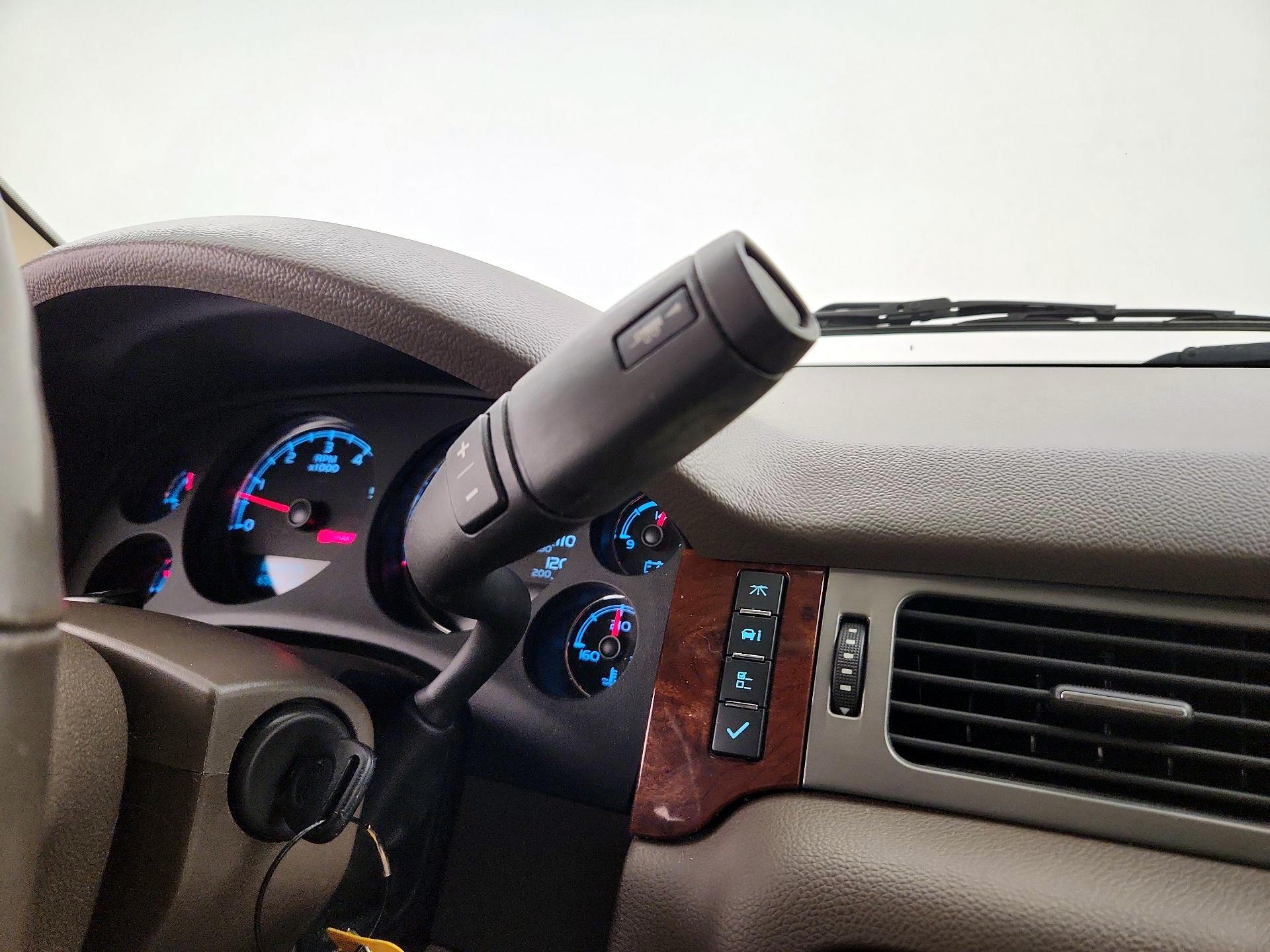 Thumbnail: 2014 Chevrolet Tahoe - 17