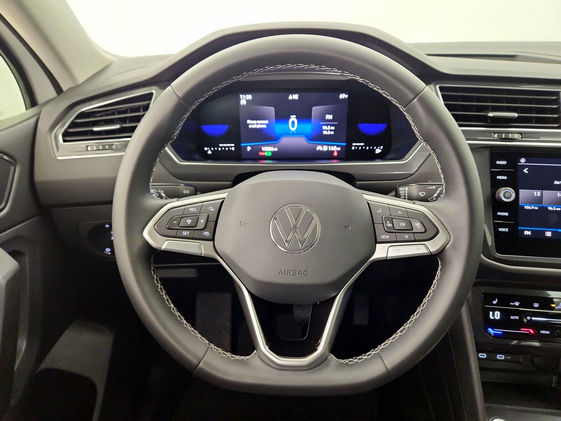 Thumbnail: 2023 Volkswagen Tiguan - 10