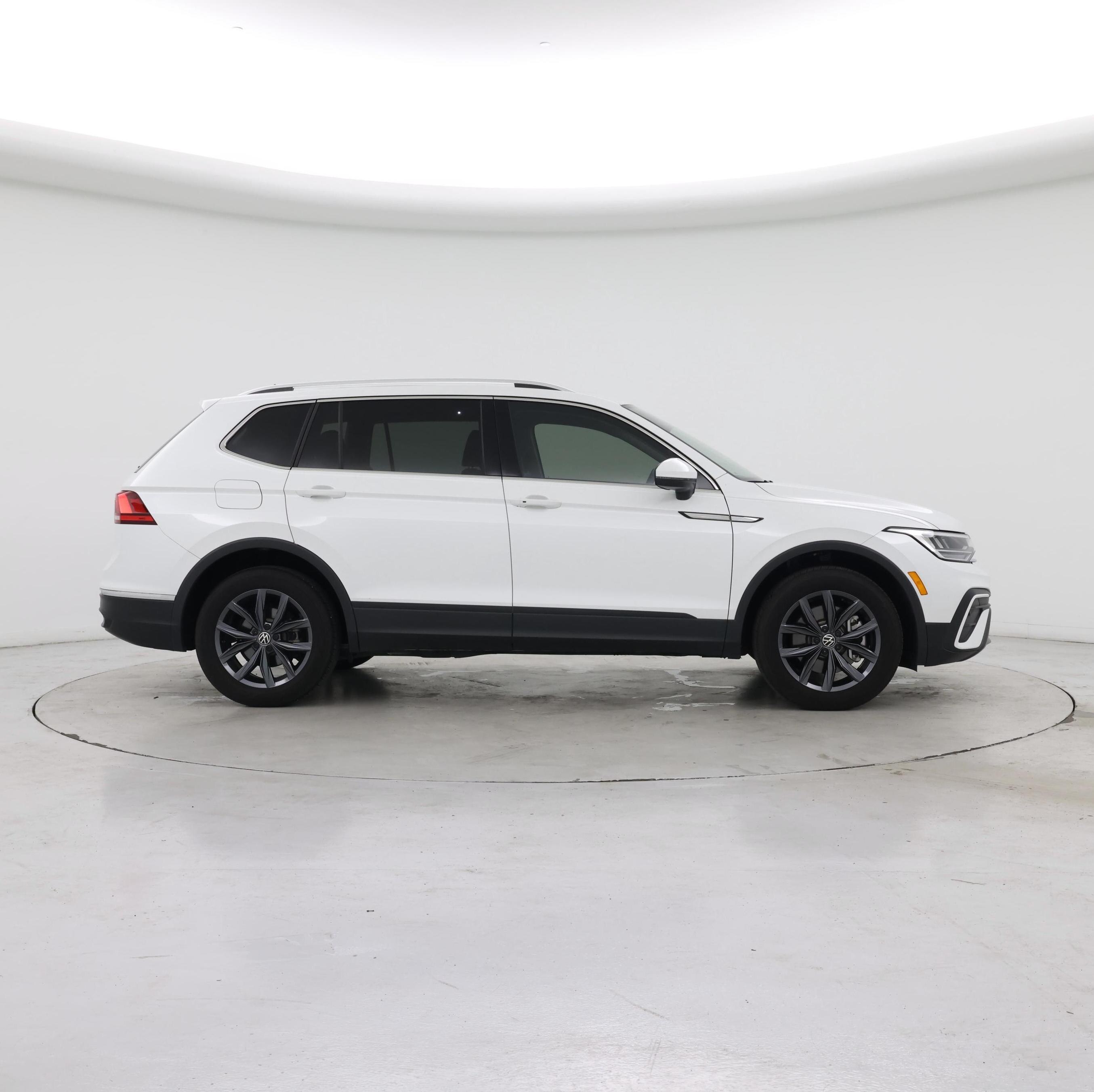 Thumbnail: 2023 Volkswagen Tiguan - 7