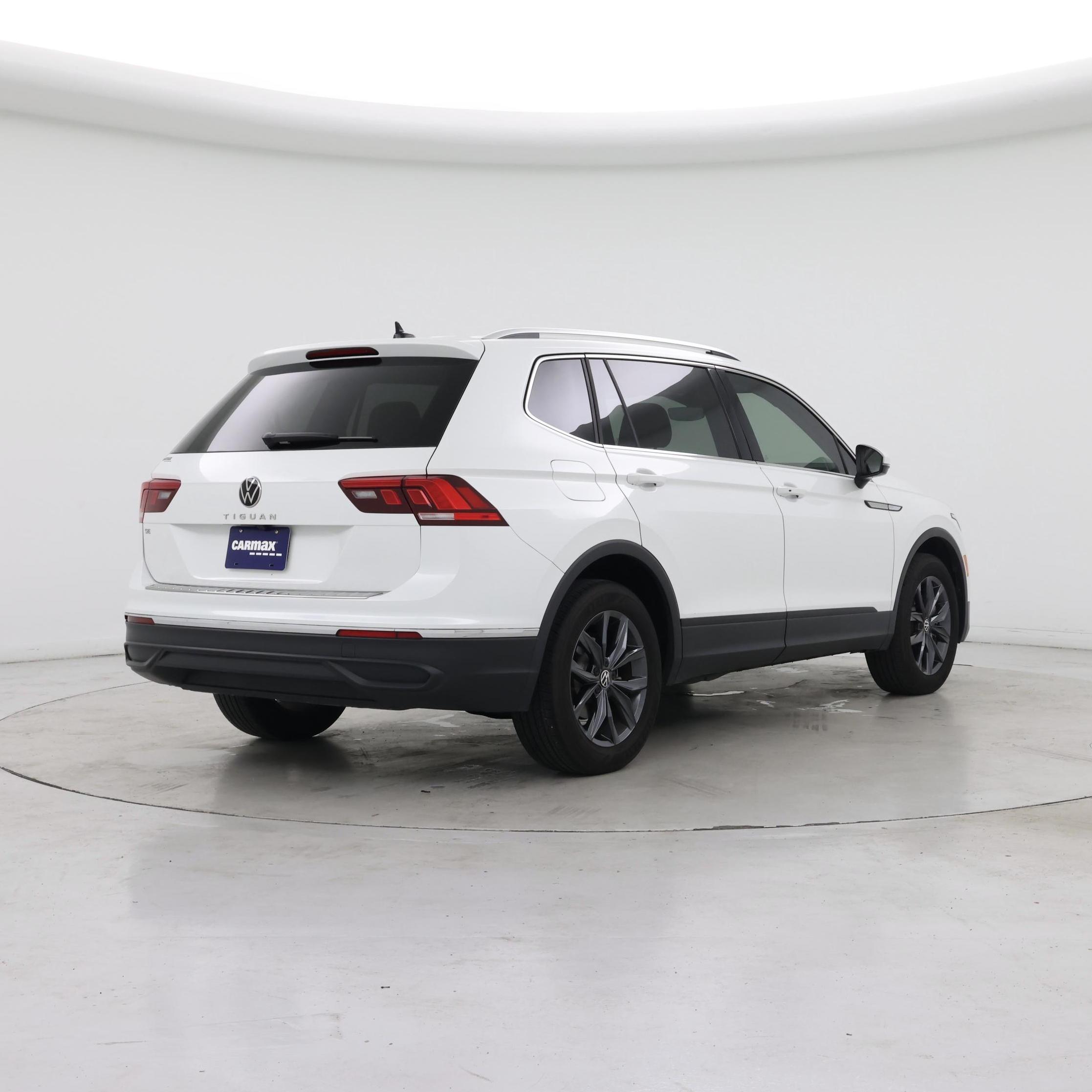 Thumbnail: 2023 Volkswagen Tiguan - 8