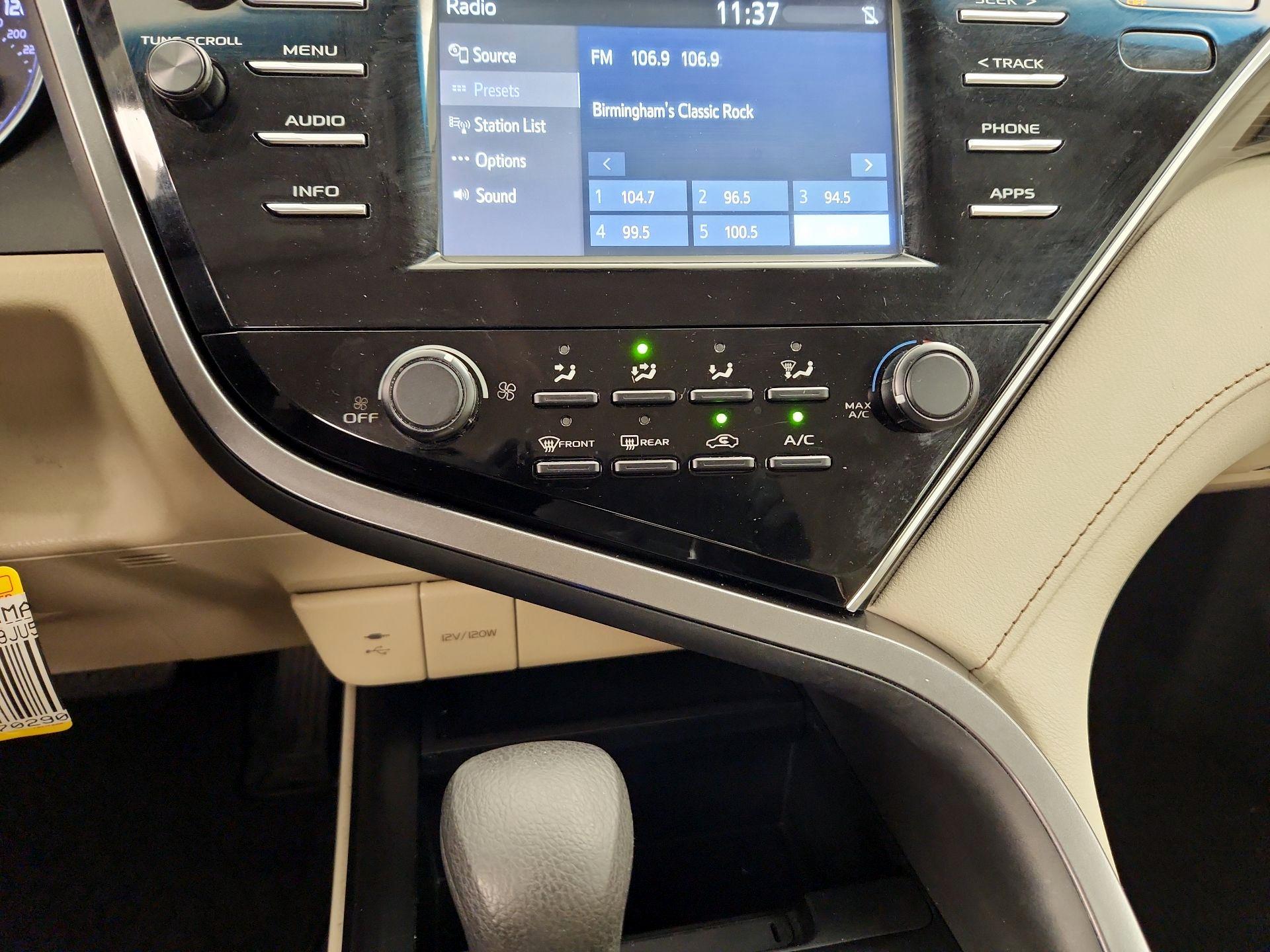 Thumbnail: 2018 Toyota Camry - 16