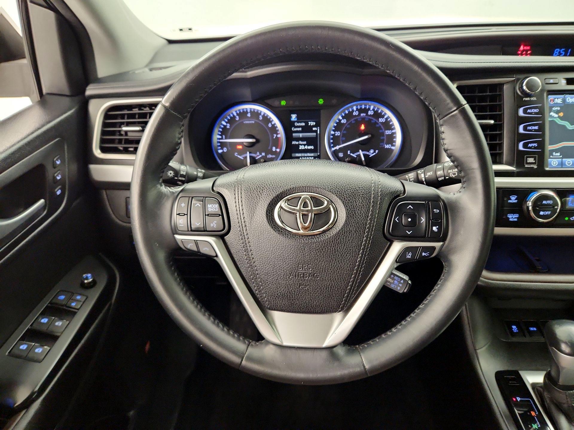 Thumbnail: 2017 Toyota Highlander - 10