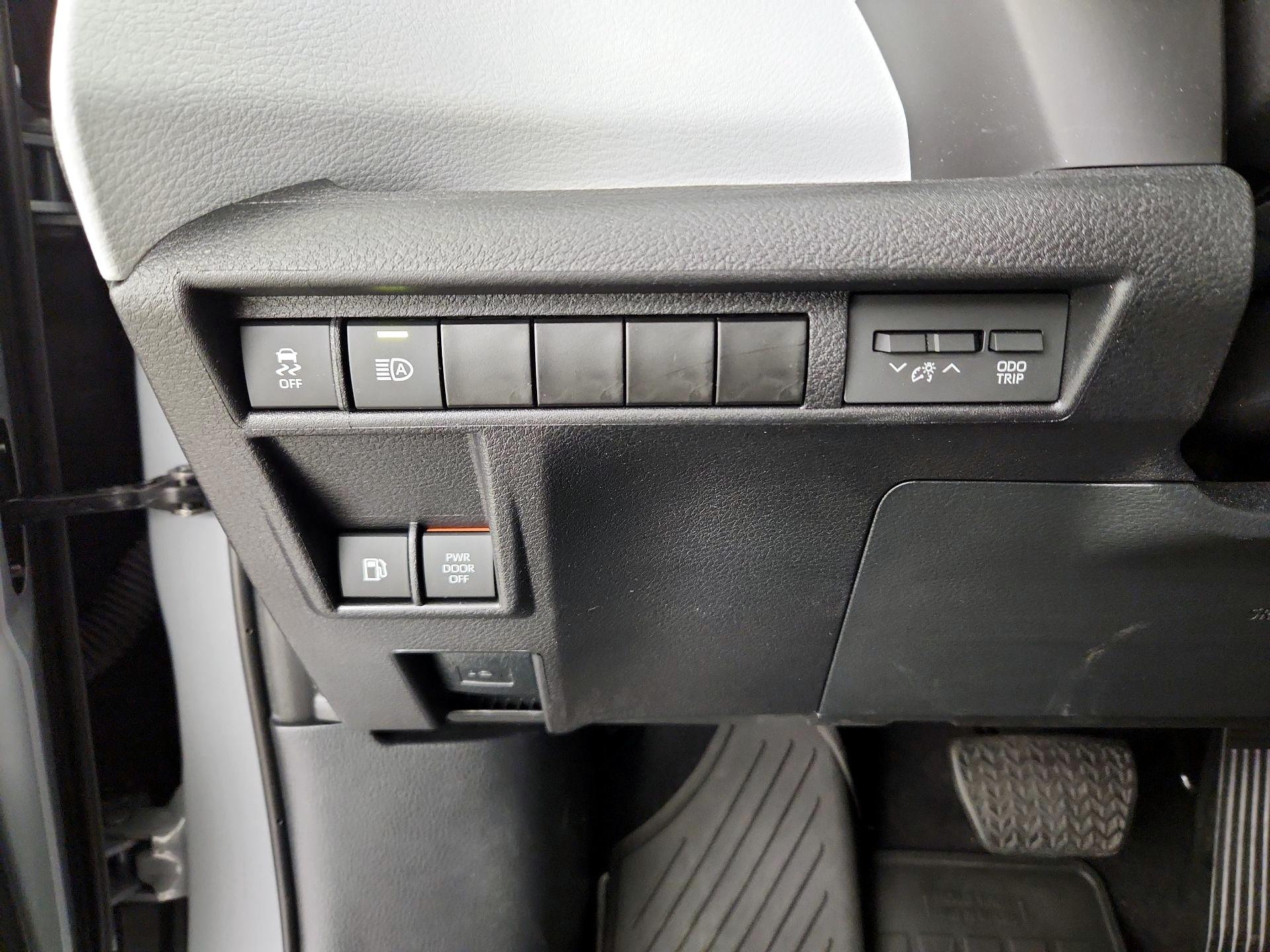 Thumbnail: 2025 Toyota Sienna - 13