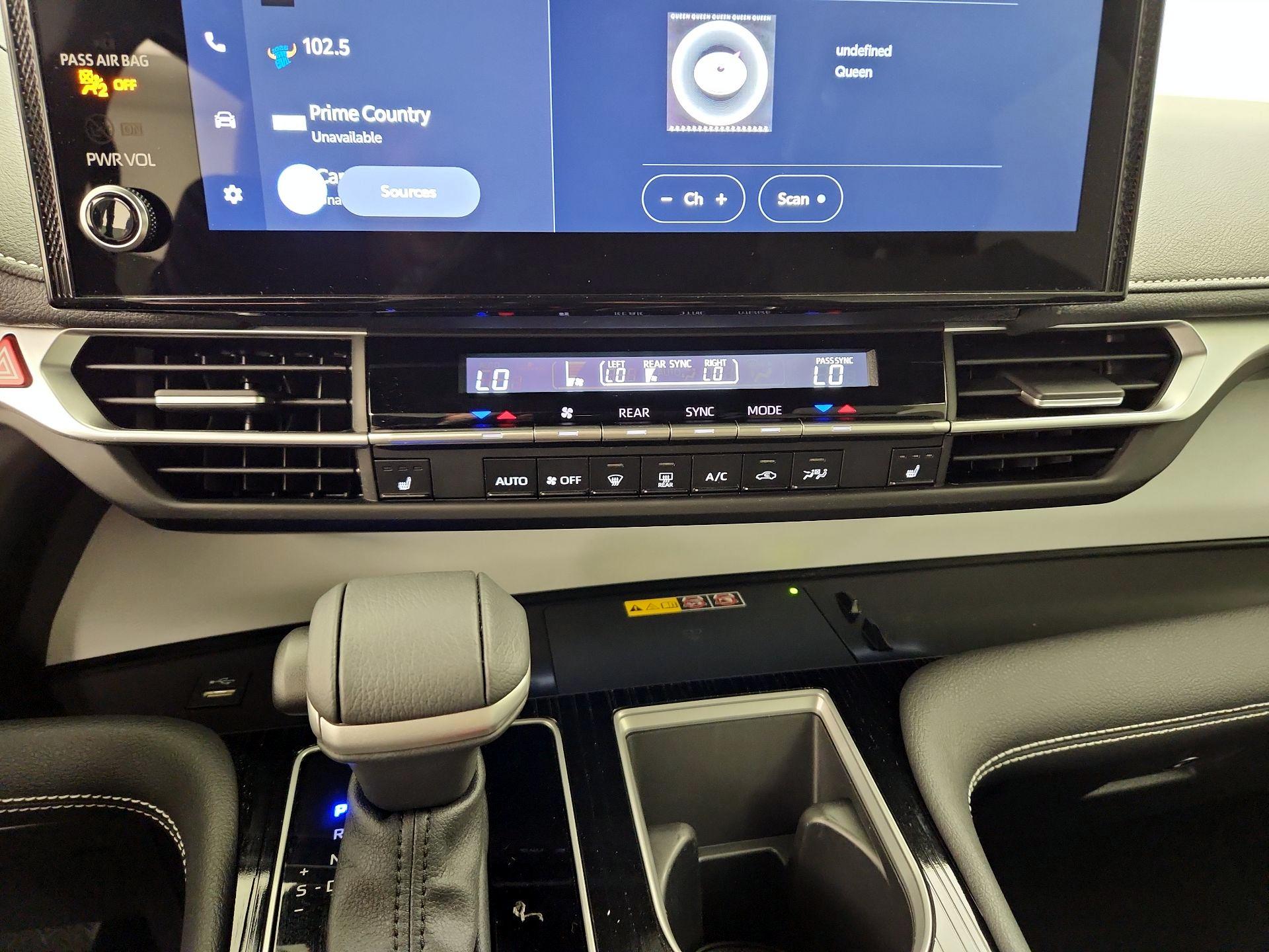 Thumbnail: 2025 Toyota Sienna - 16