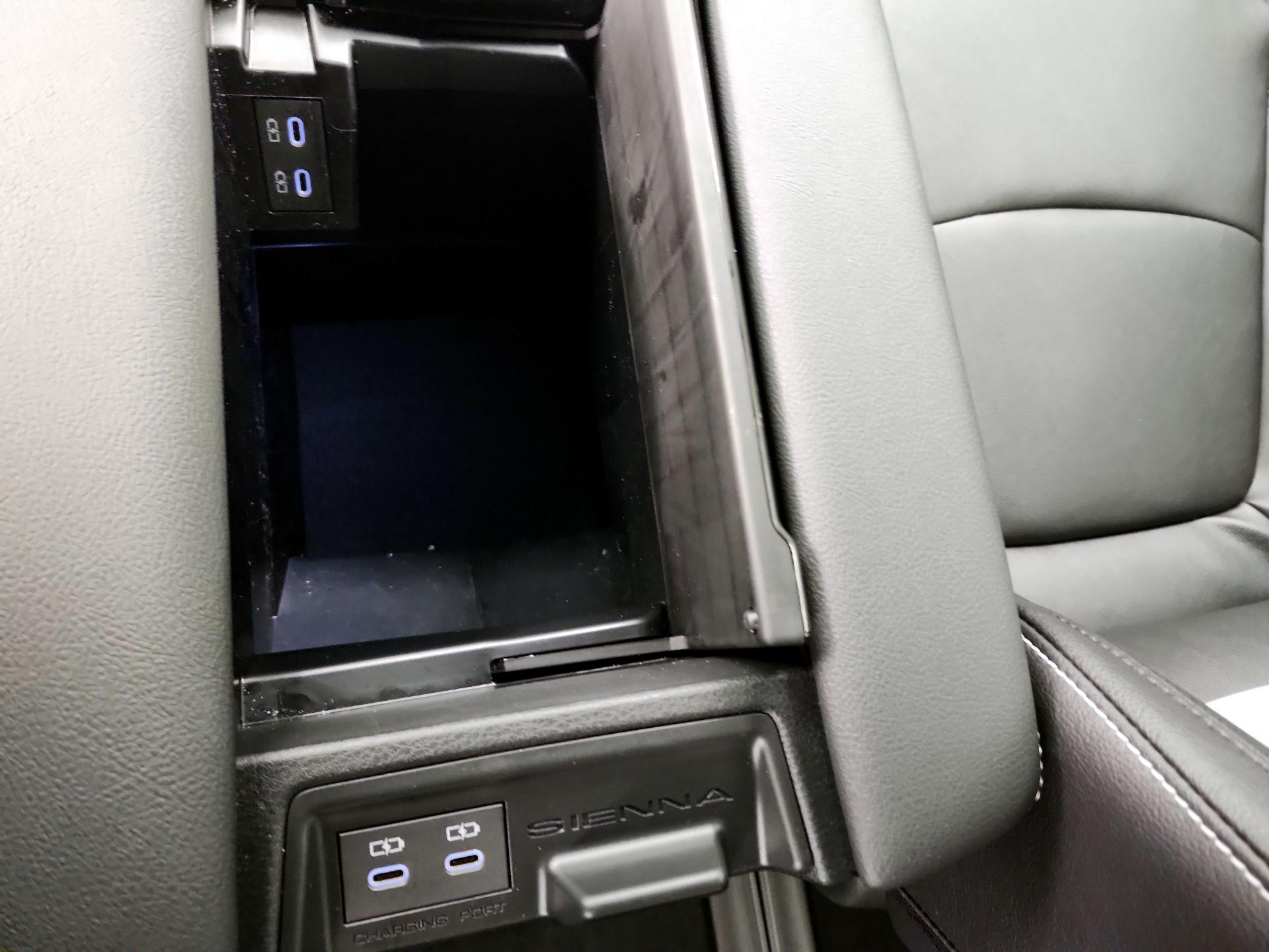Thumbnail: 2025 Toyota Sienna - 18