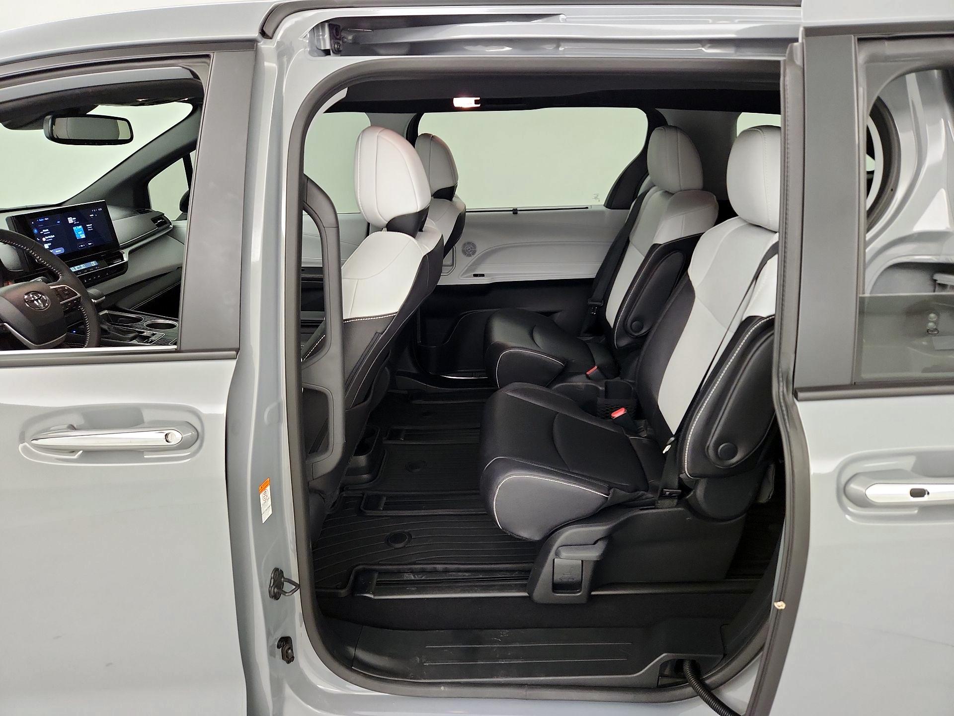 Thumbnail: 2025 Toyota Sienna - 20