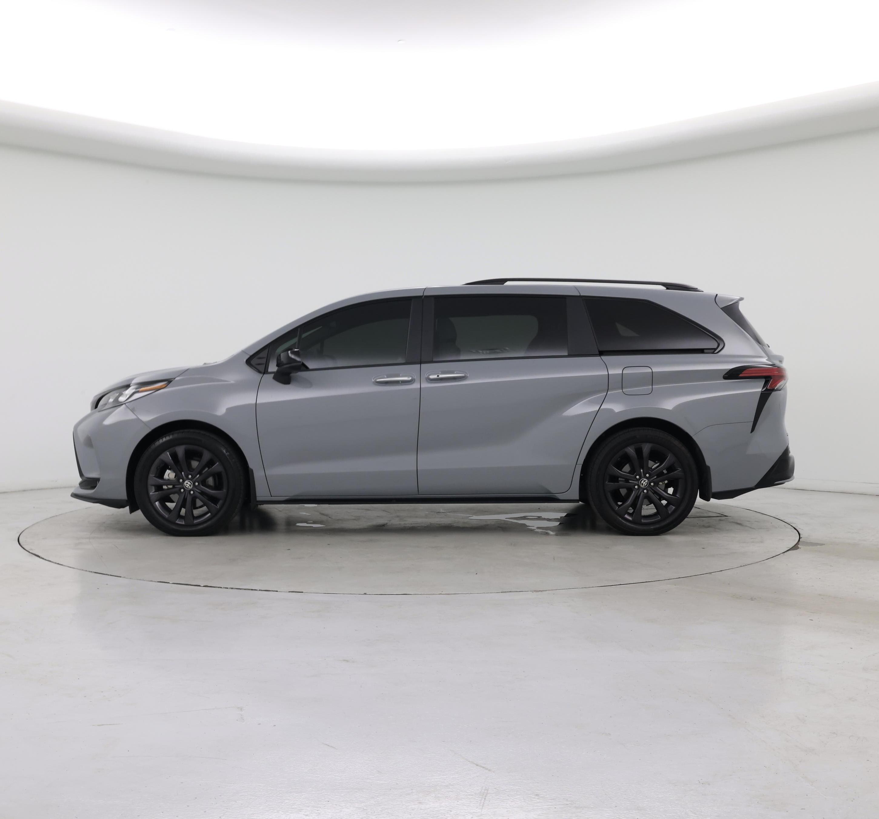 Thumbnail: 2025 Toyota Sienna - 3