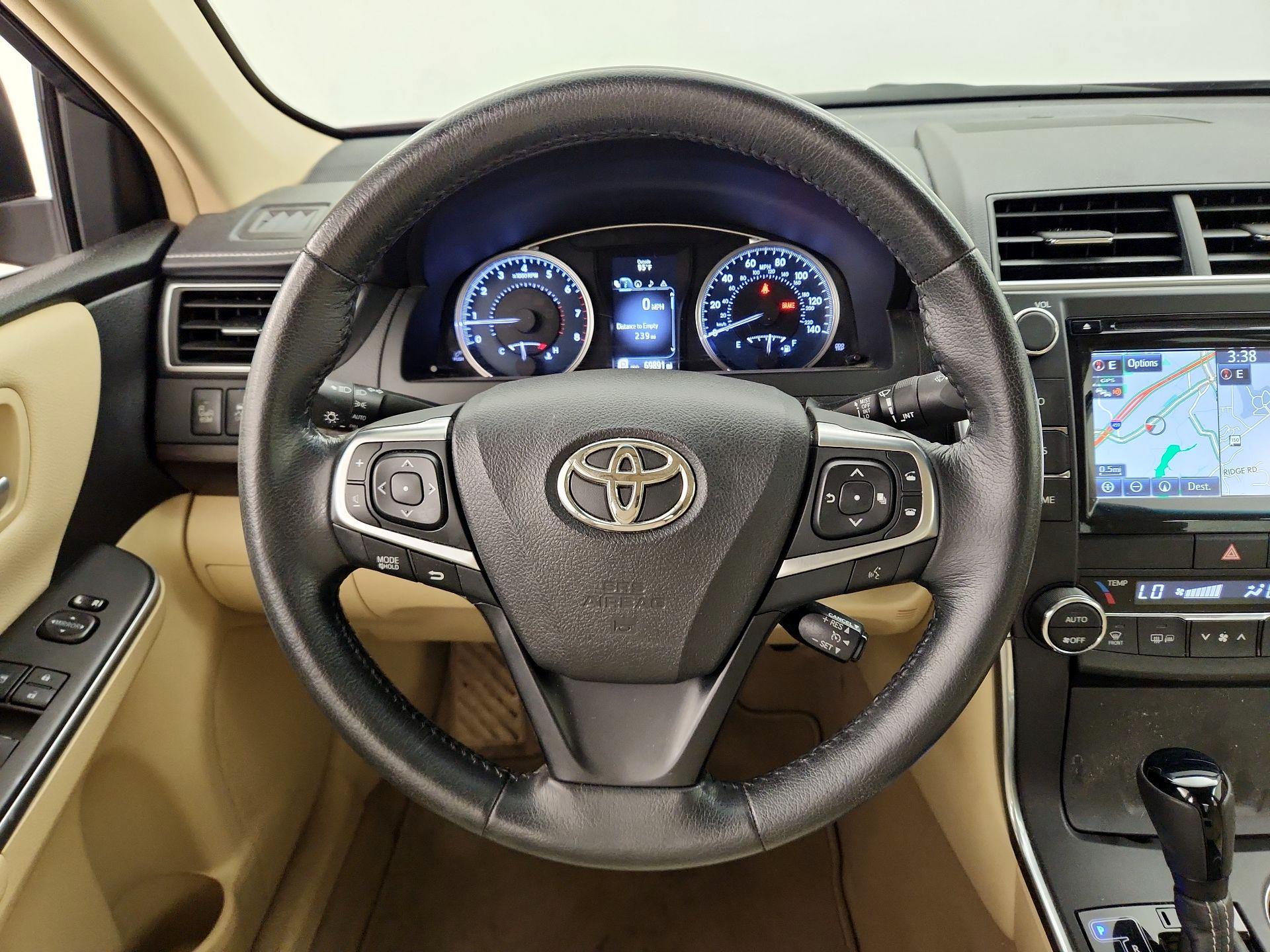 Thumbnail: 2015 Toyota Camry - 10