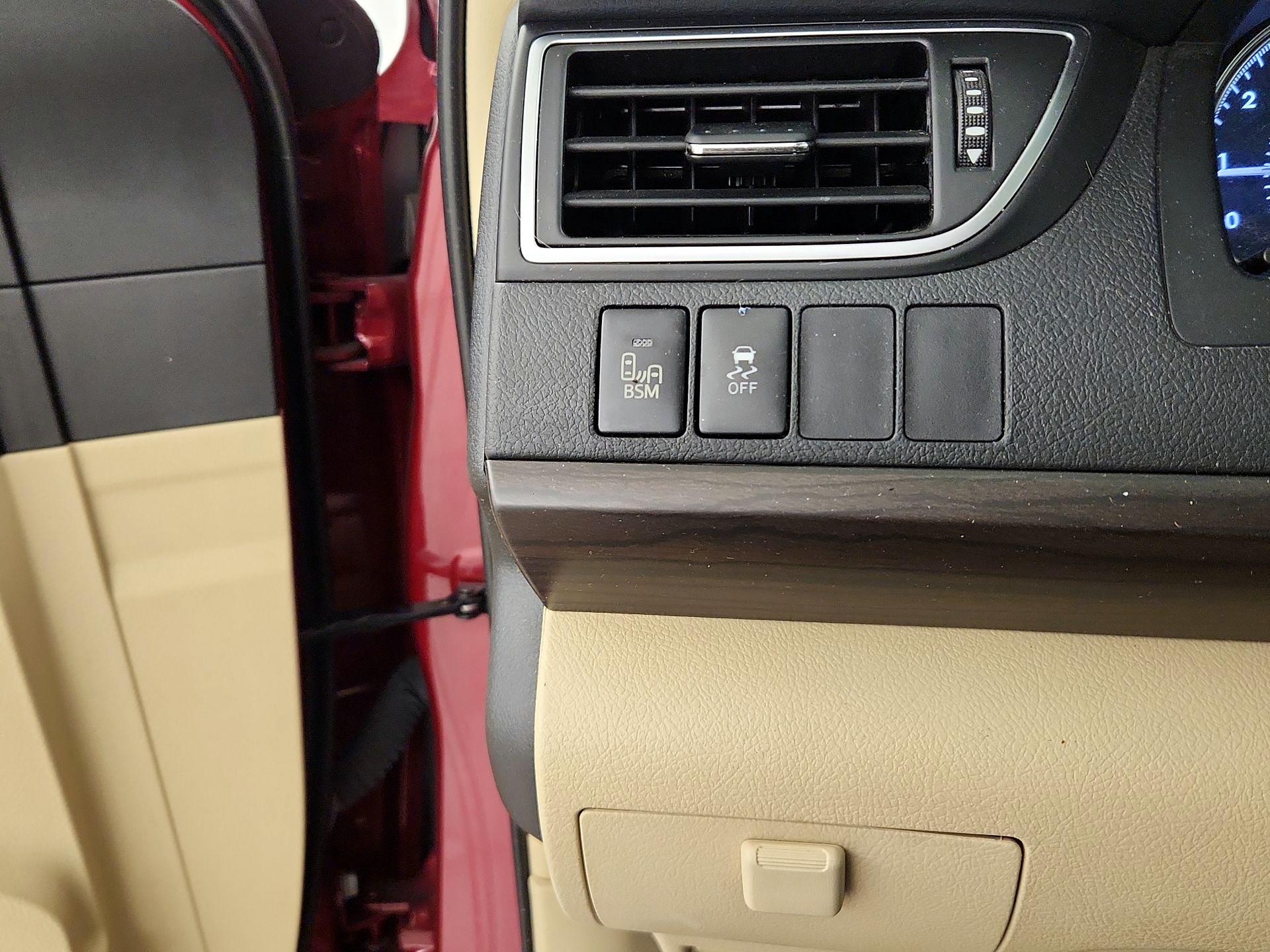 Thumbnail: 2015 Toyota Camry - 13