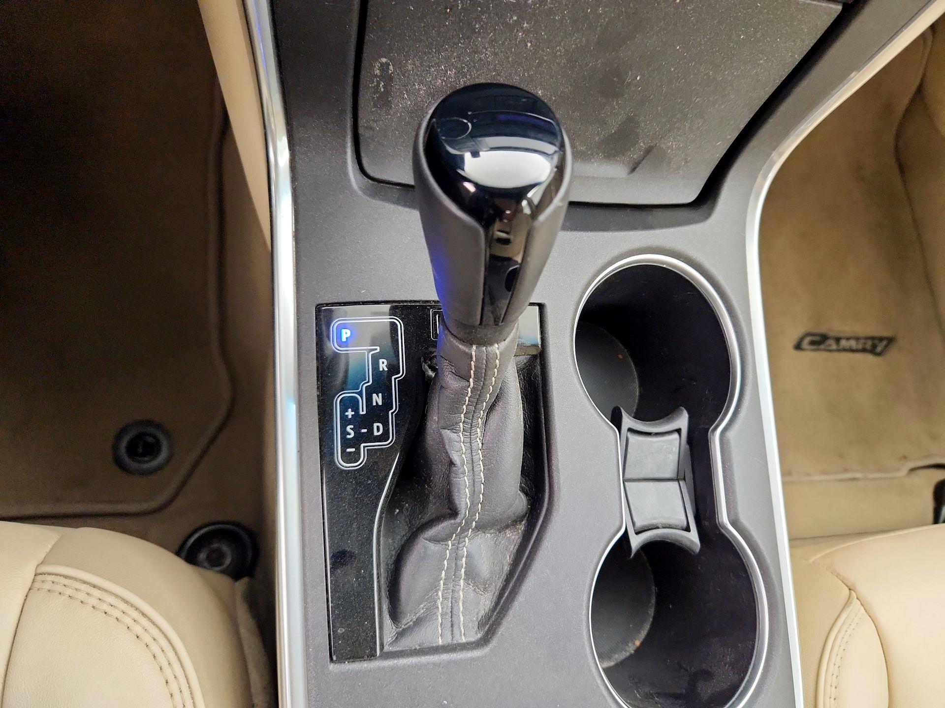 Thumbnail: 2015 Toyota Camry - 18