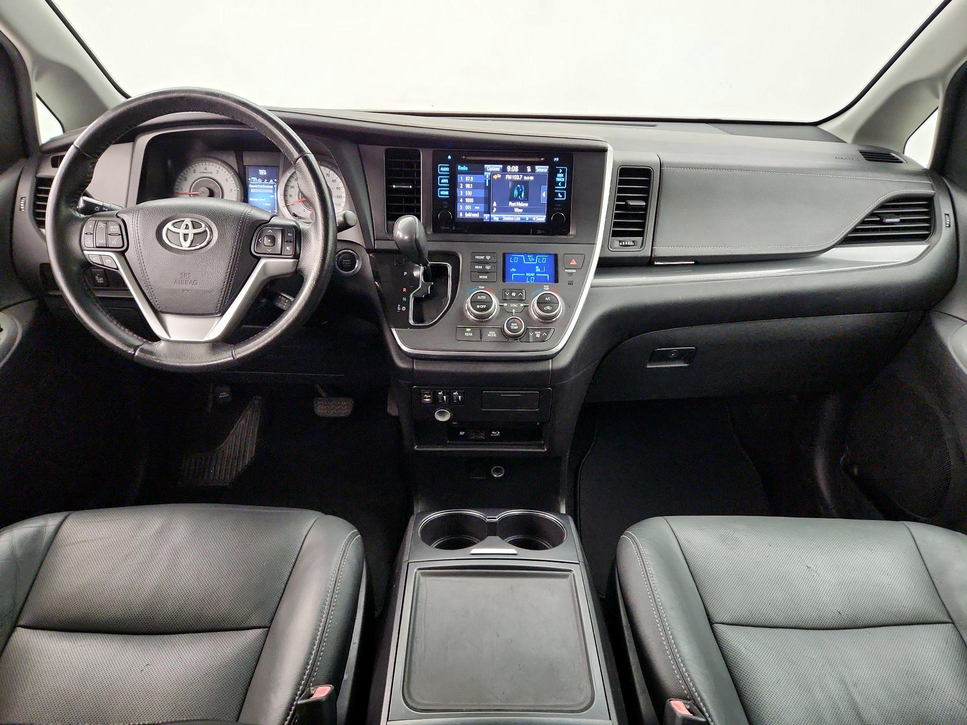 Thumbnail: 2015 Toyota Sienna - 9