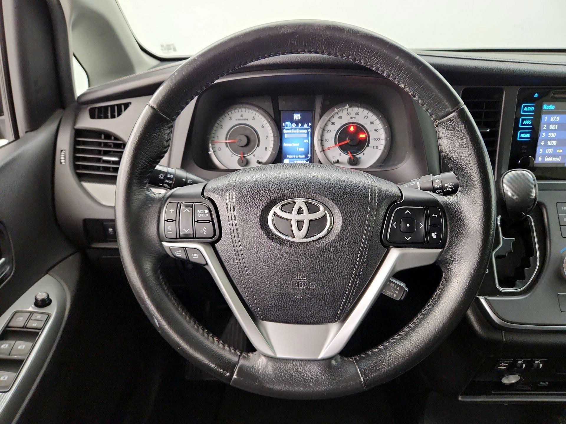 Thumbnail: 2015 Toyota Sienna - 10