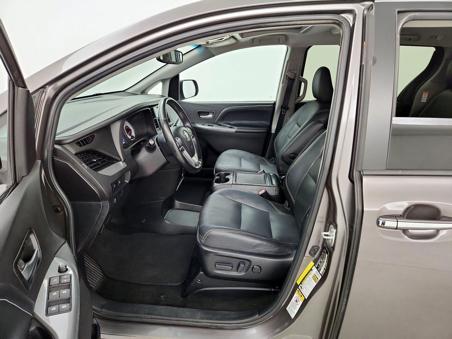 Thumbnail: 2015 Toyota Sienna - 11