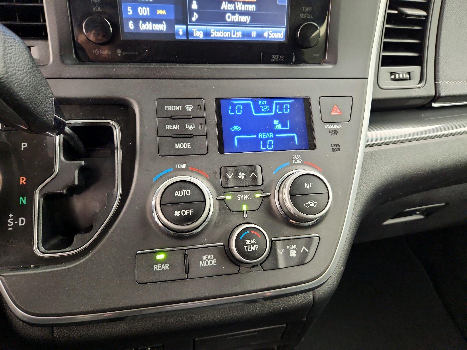 Thumbnail: 2015 Toyota Sienna - 16