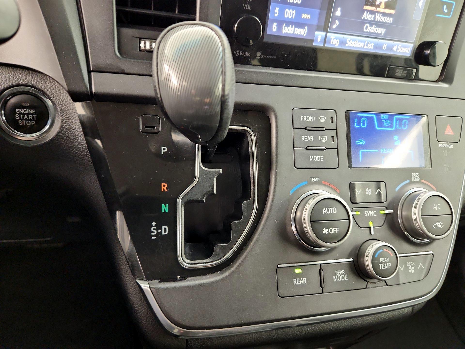 Thumbnail: 2015 Toyota Sienna - 17
