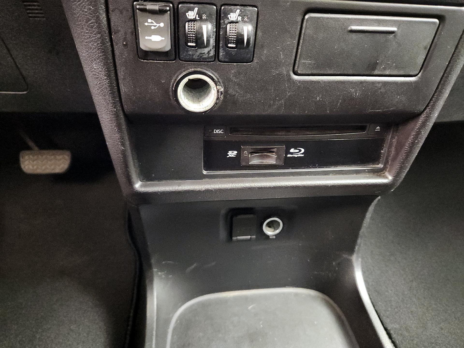 Thumbnail: 2015 Toyota Sienna - 18