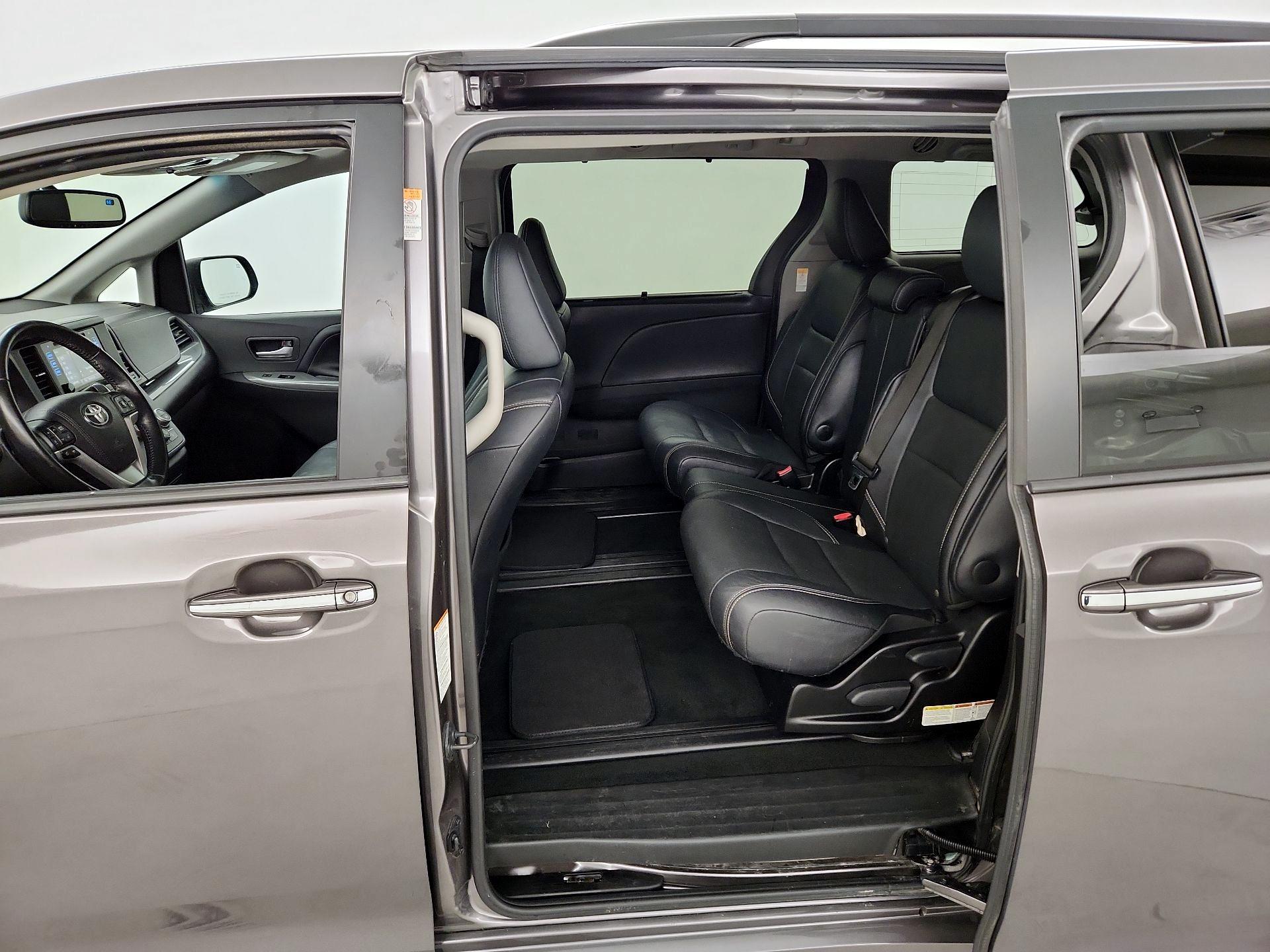 Thumbnail: 2015 Toyota Sienna - 20