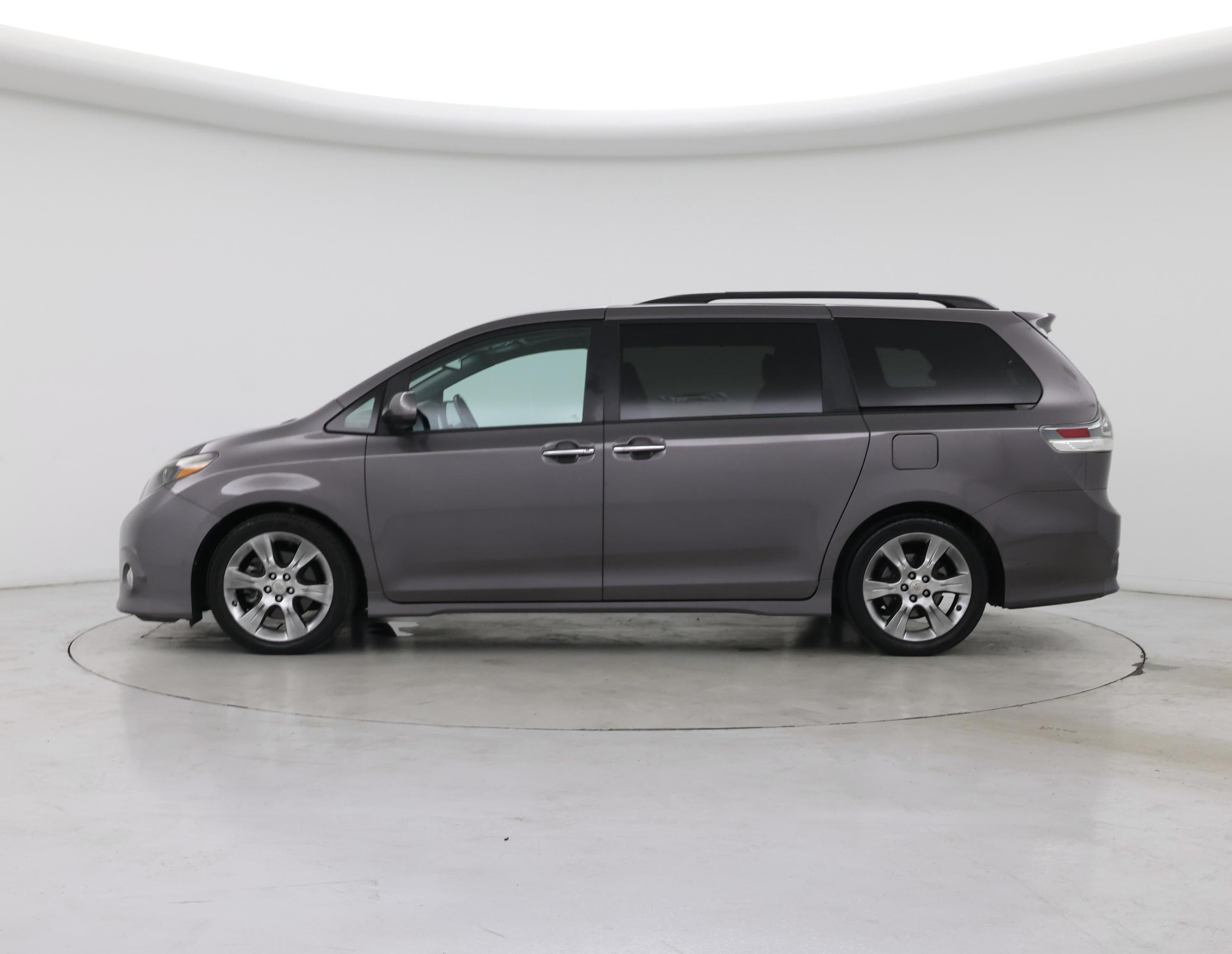 Thumbnail: 2015 Toyota Sienna - 3