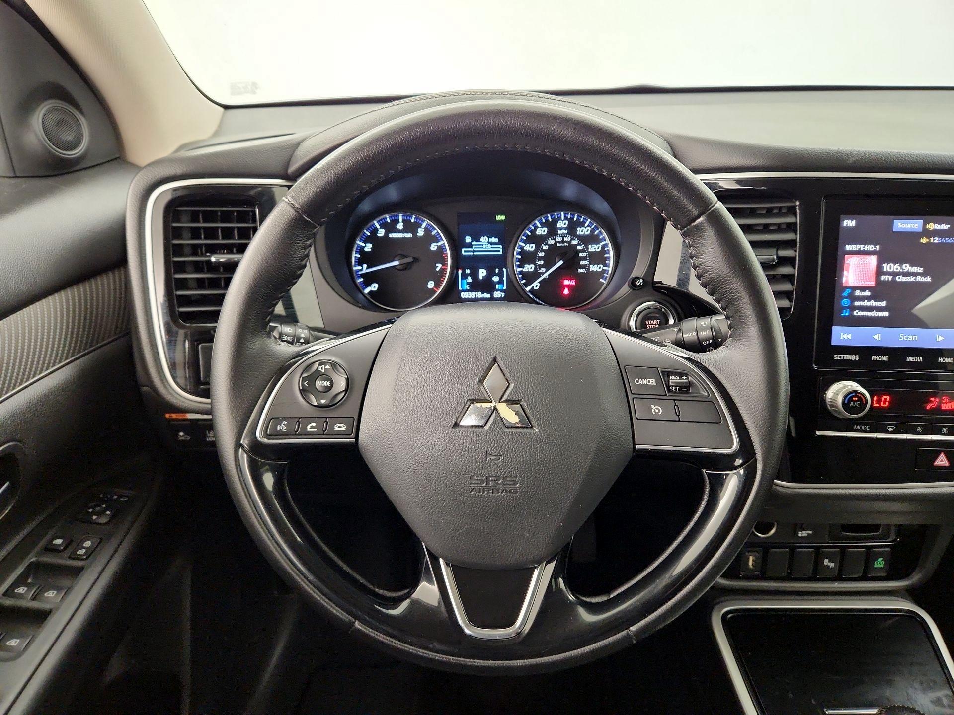 Thumbnail: 2020 Mitsubishi Outlander - 10
