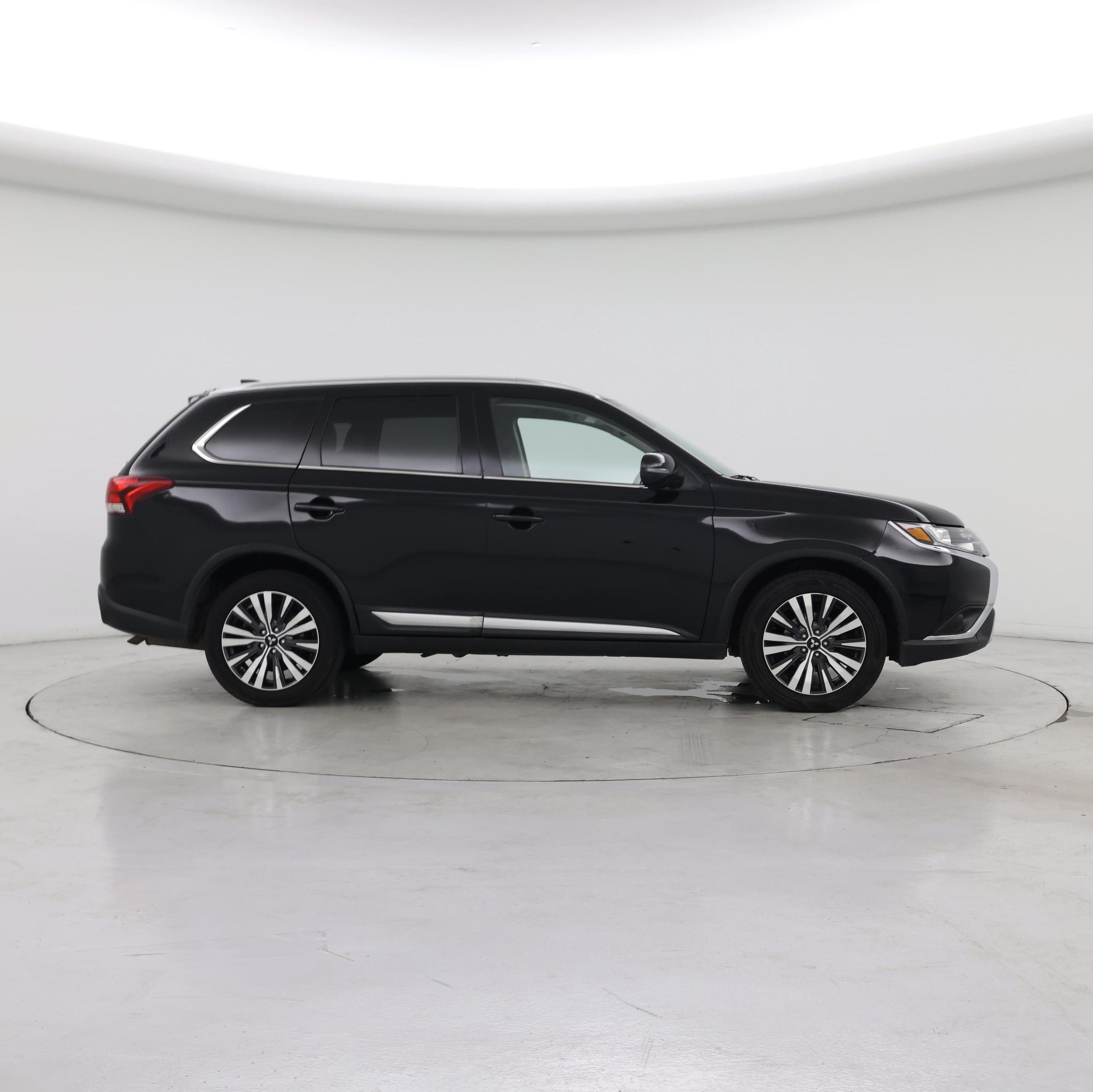 Thumbnail: 2020 Mitsubishi Outlander - 7
