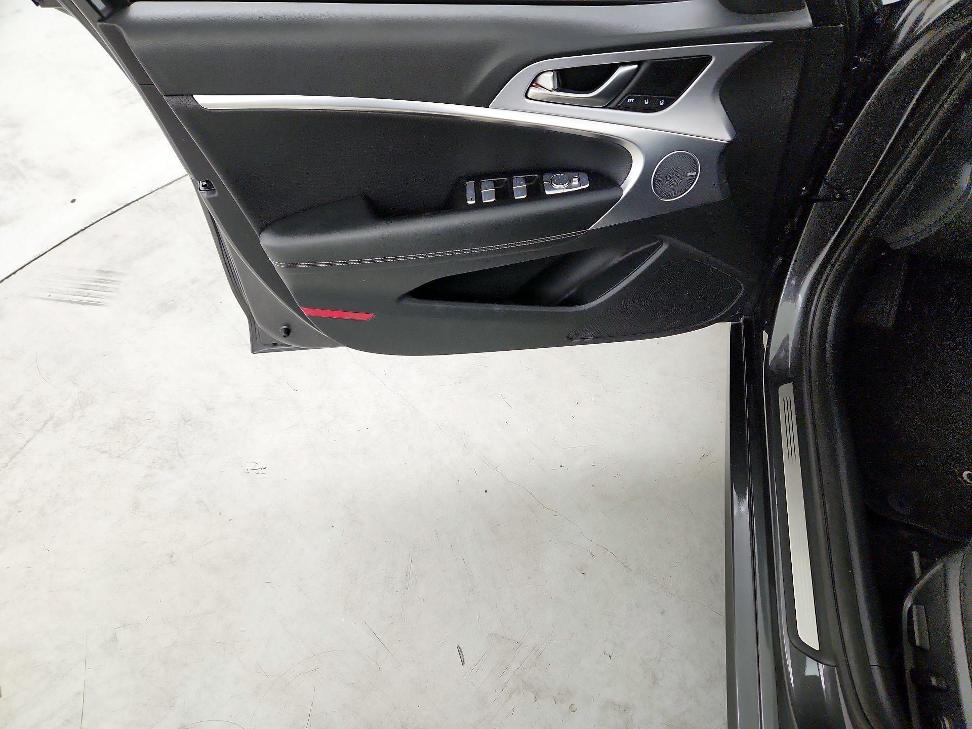 Thumbnail: 2019 Genesis G70 - 12