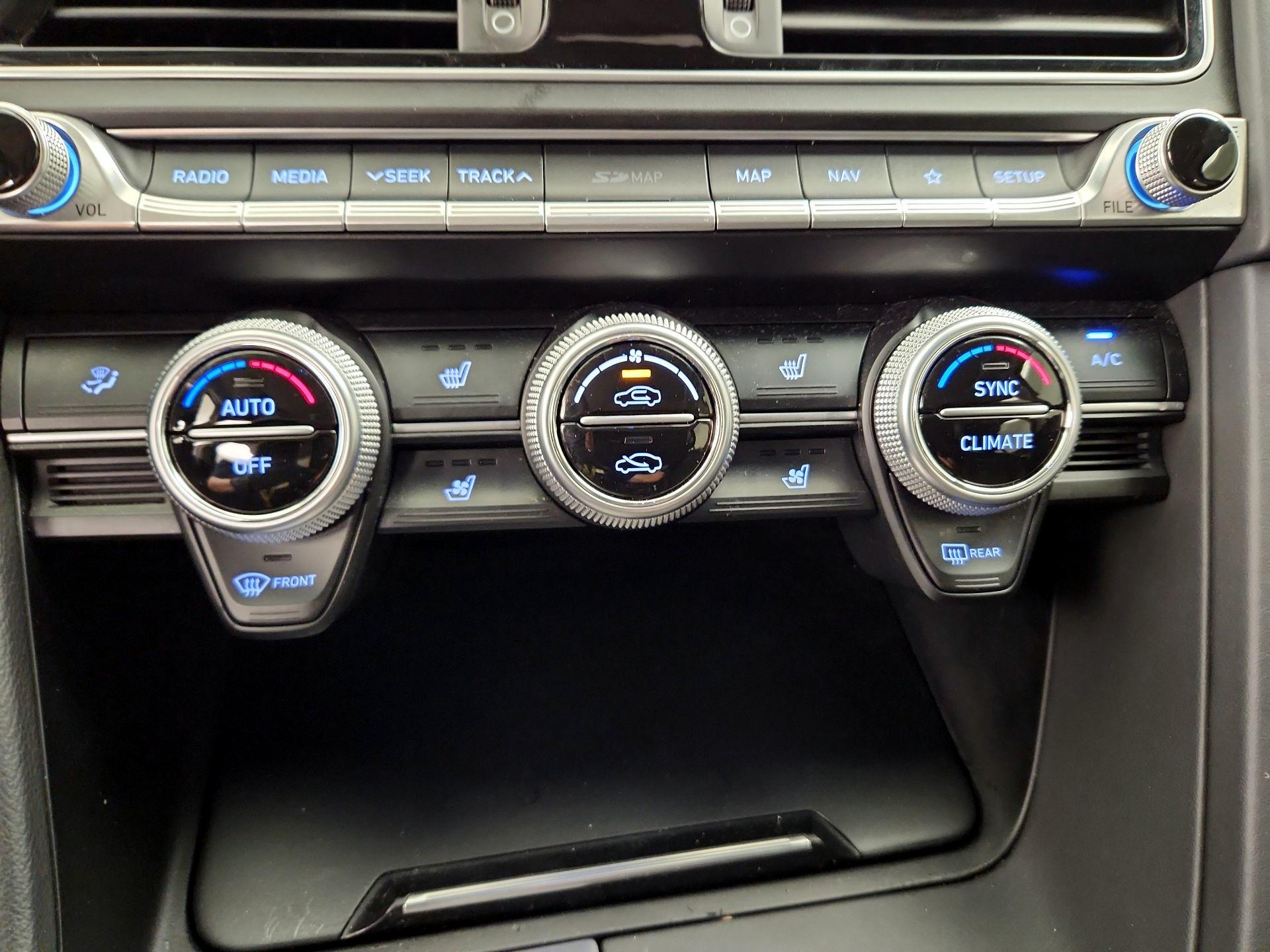 Thumbnail: 2019 Genesis G70 - 17