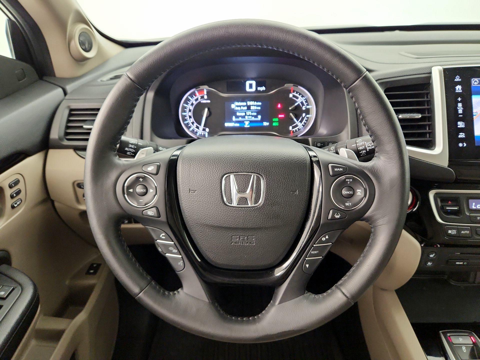 Thumbnail: 2017 Honda Pilot - 10