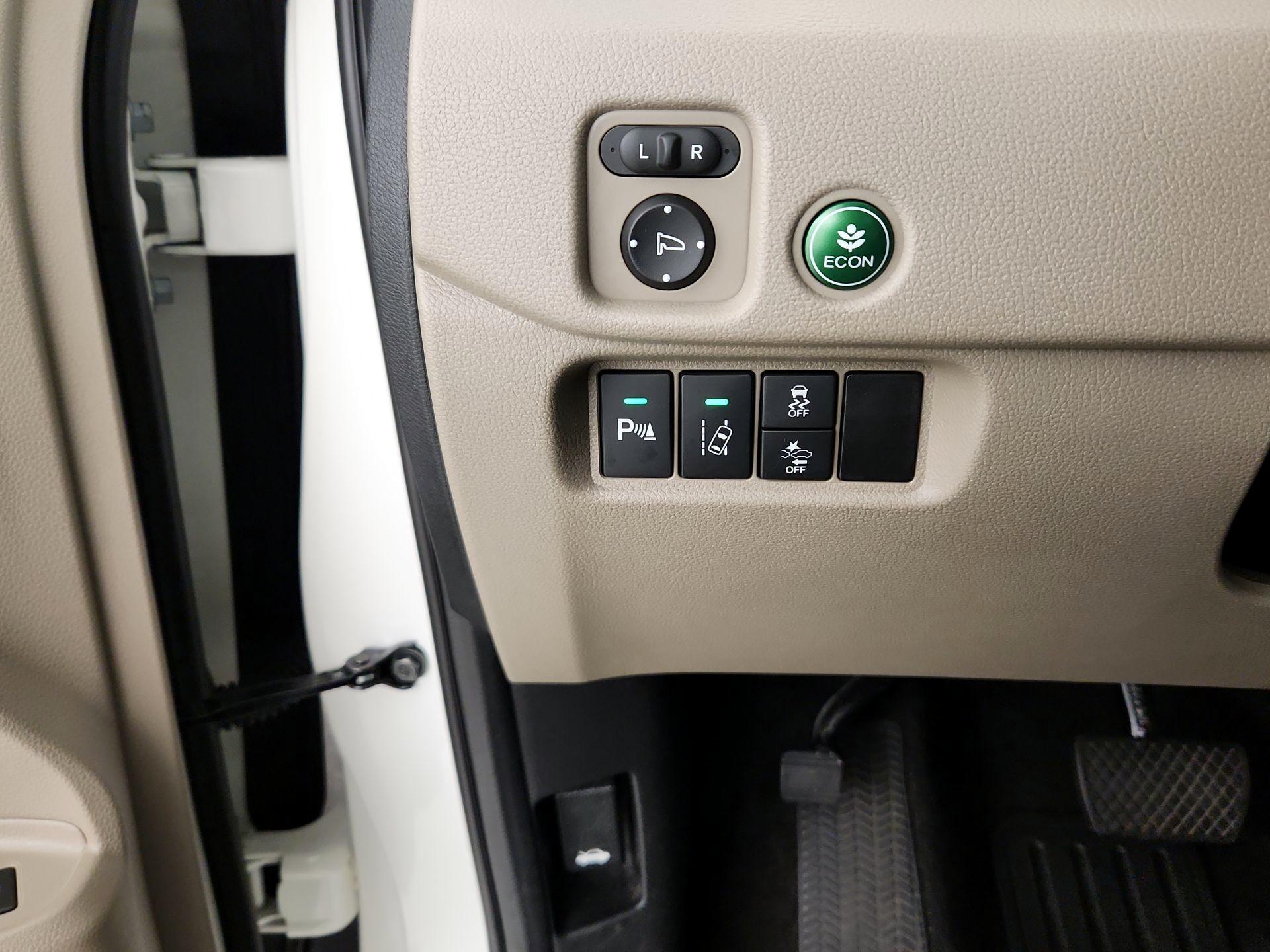 Thumbnail: 2017 Honda Pilot - 13