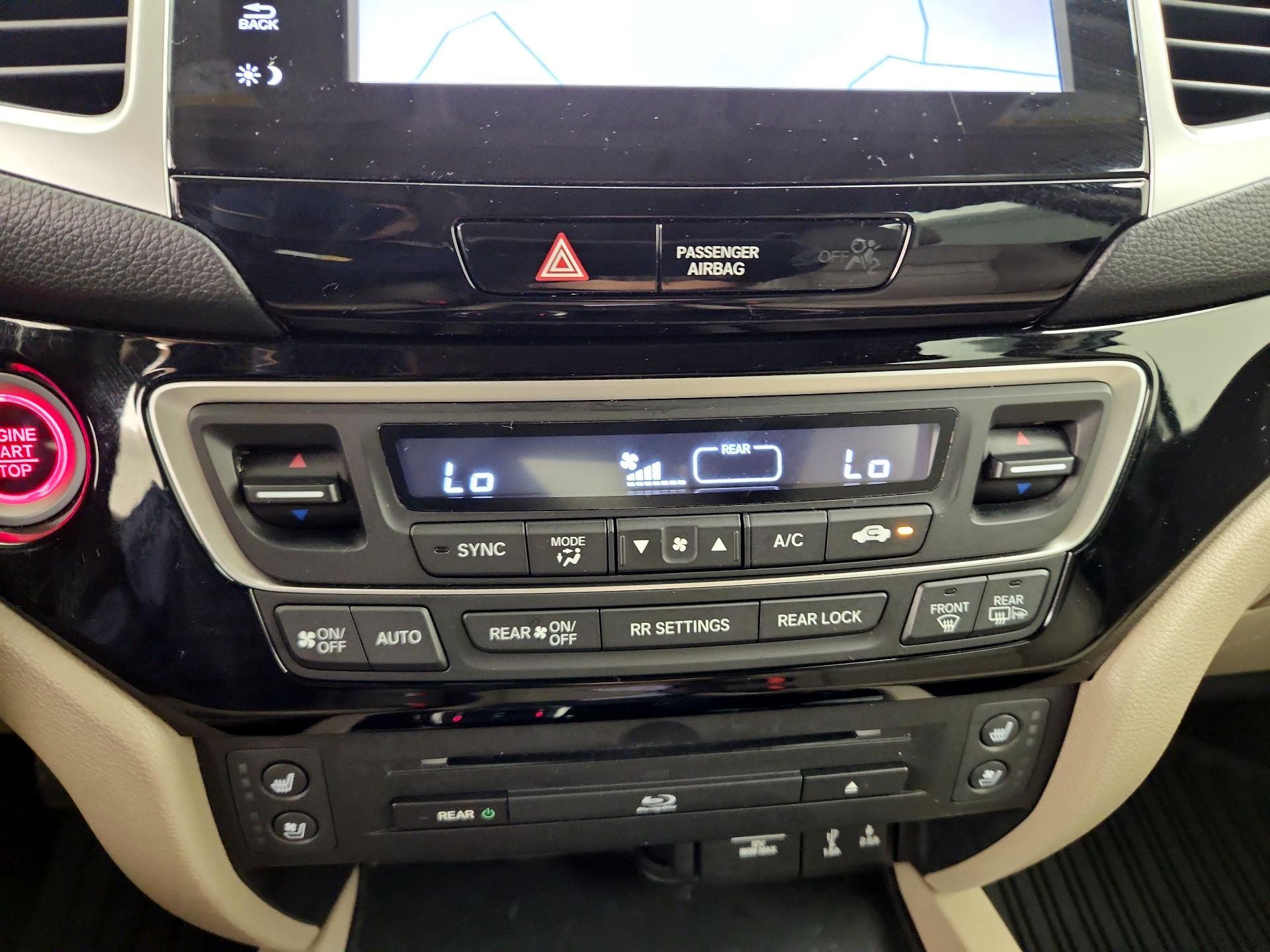 Thumbnail: 2017 Honda Pilot - 17