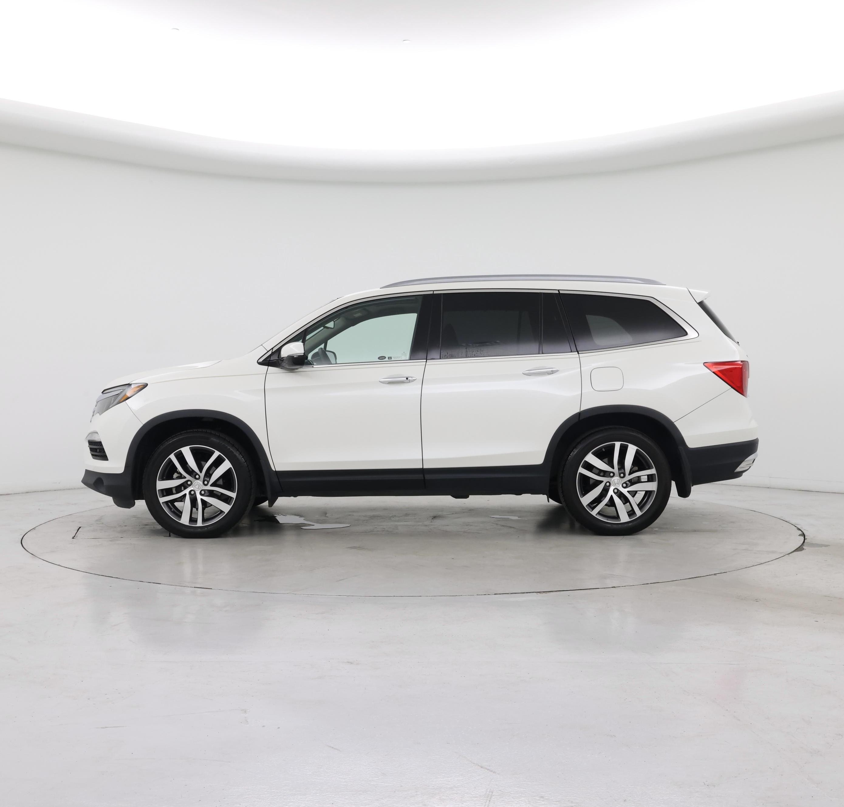 Thumbnail: 2017 Honda Pilot - 3