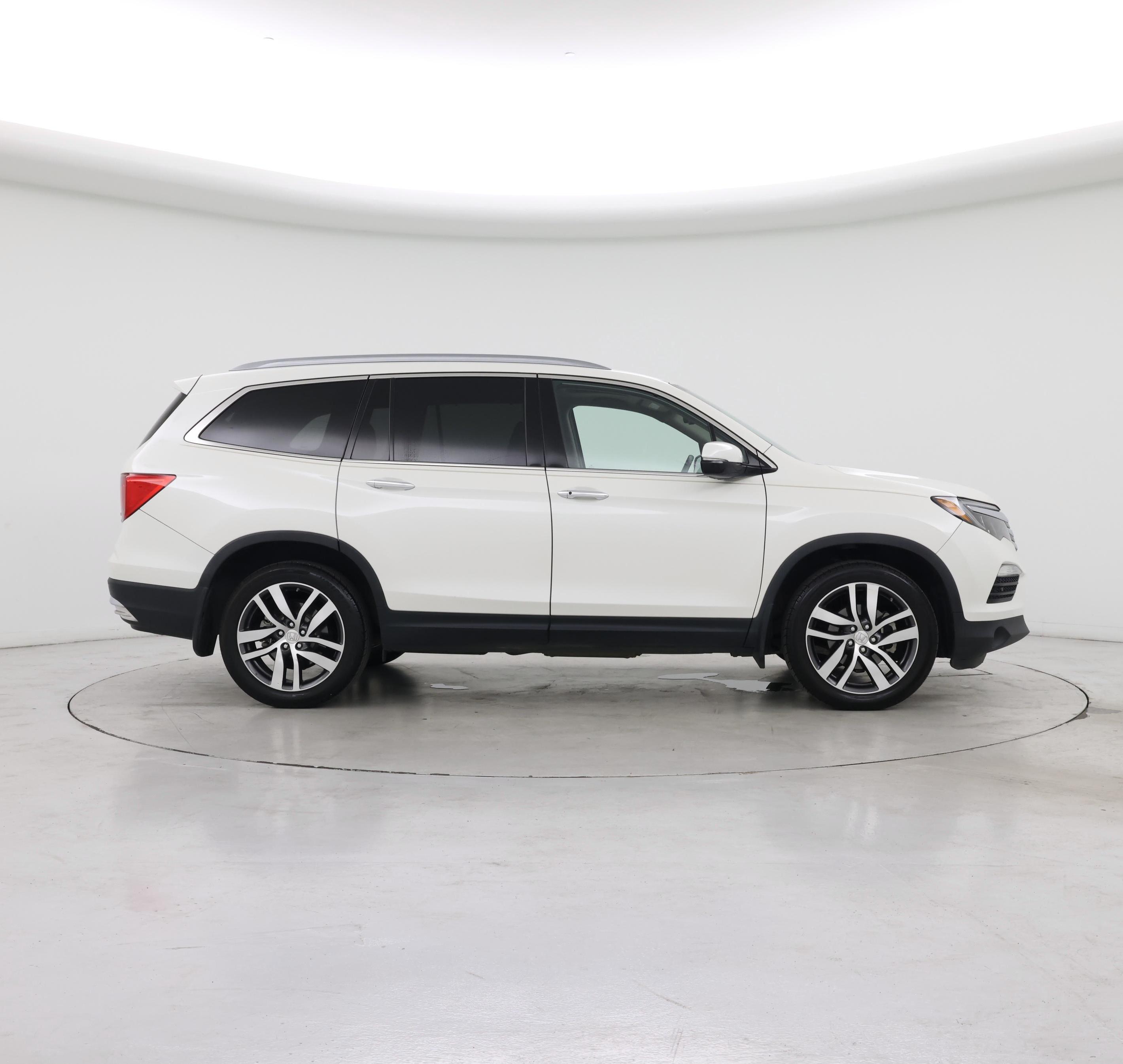 Thumbnail: 2017 Honda Pilot - 7