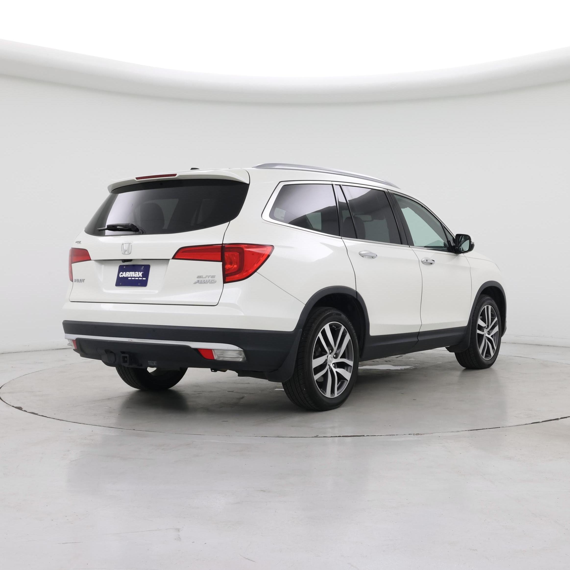 Thumbnail: 2017 Honda Pilot - 8