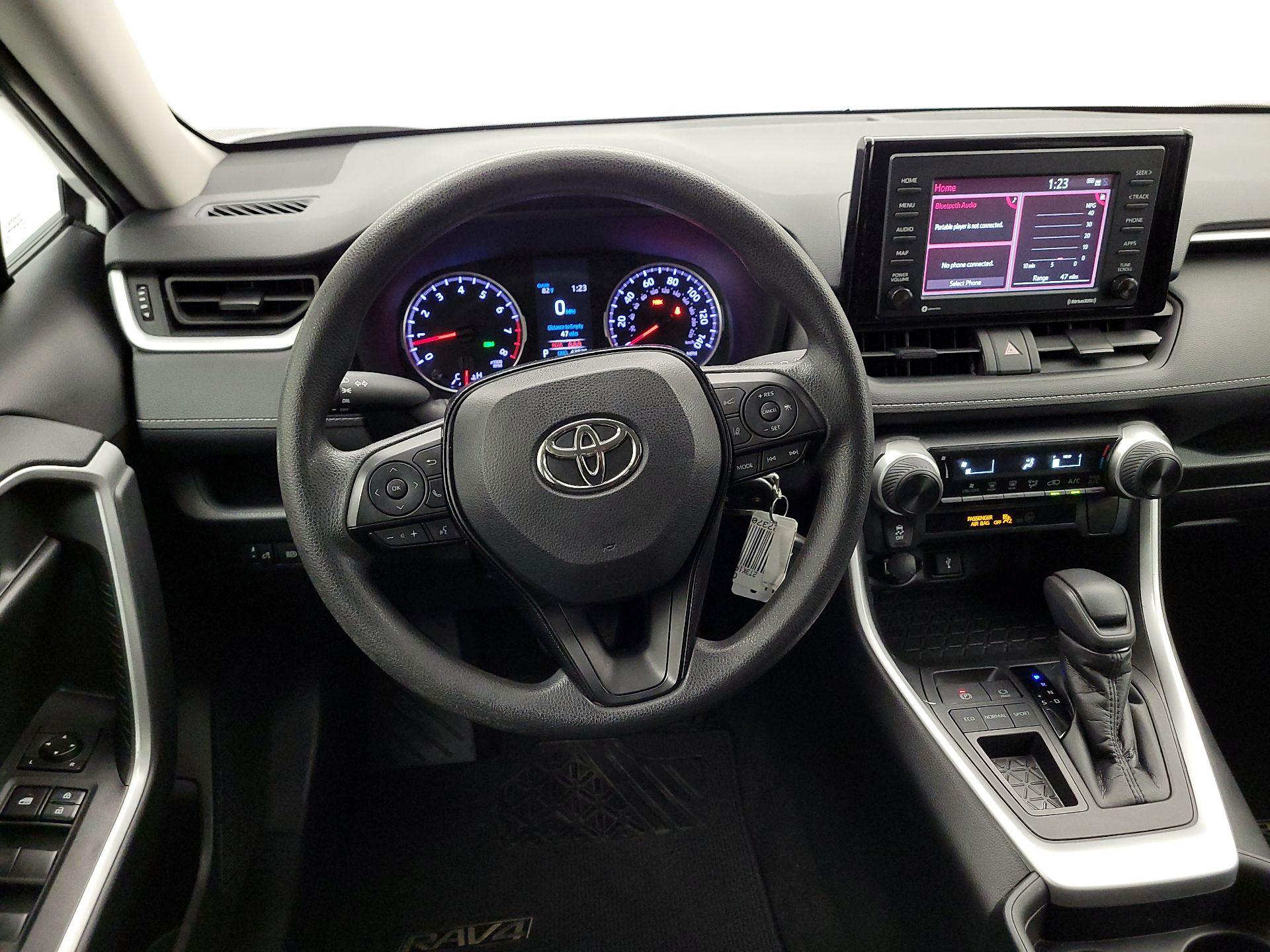 Thumbnail: 2020 Toyota RAV4 - 10