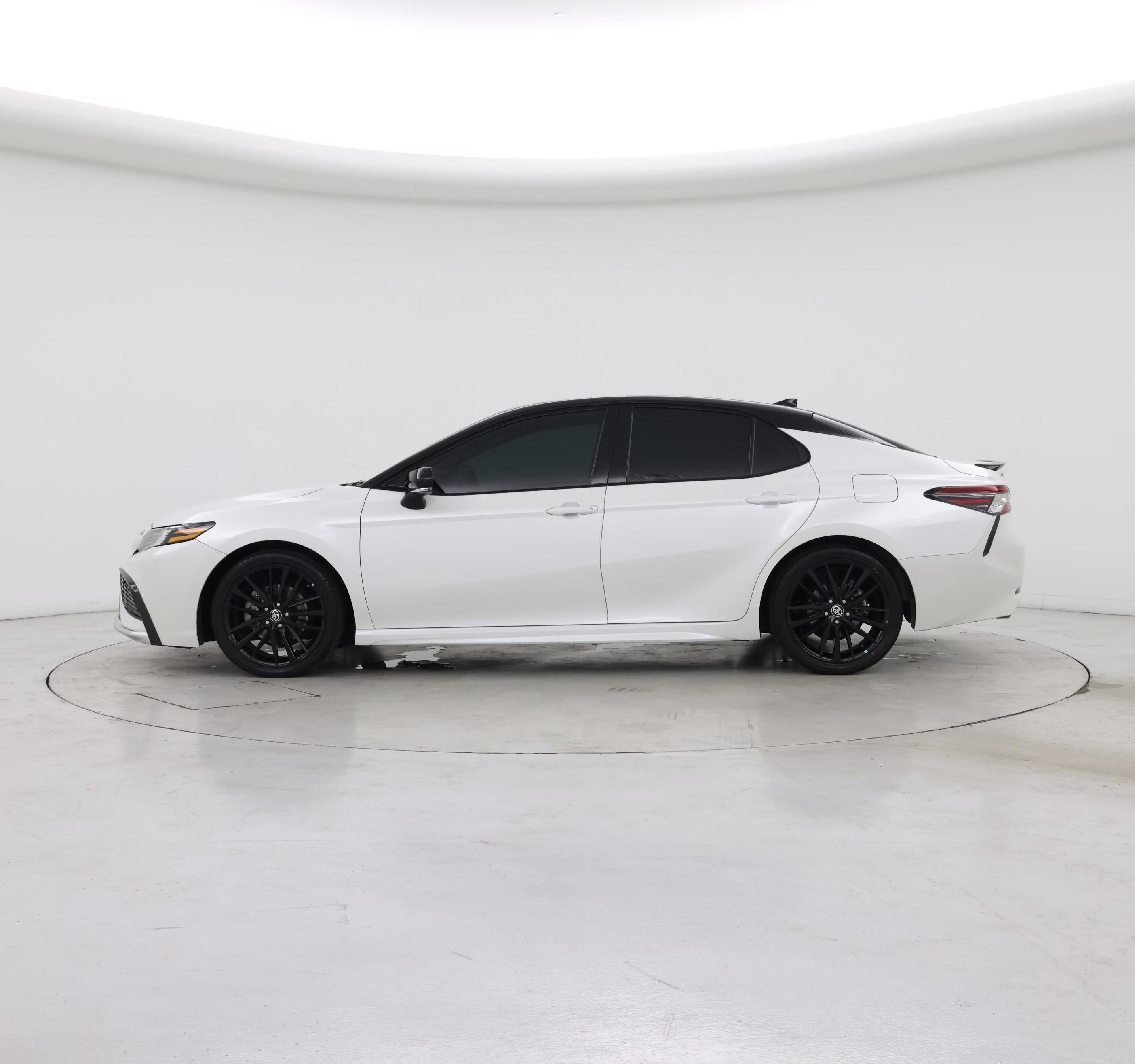 Thumbnail: 2022 Toyota Camry - 3