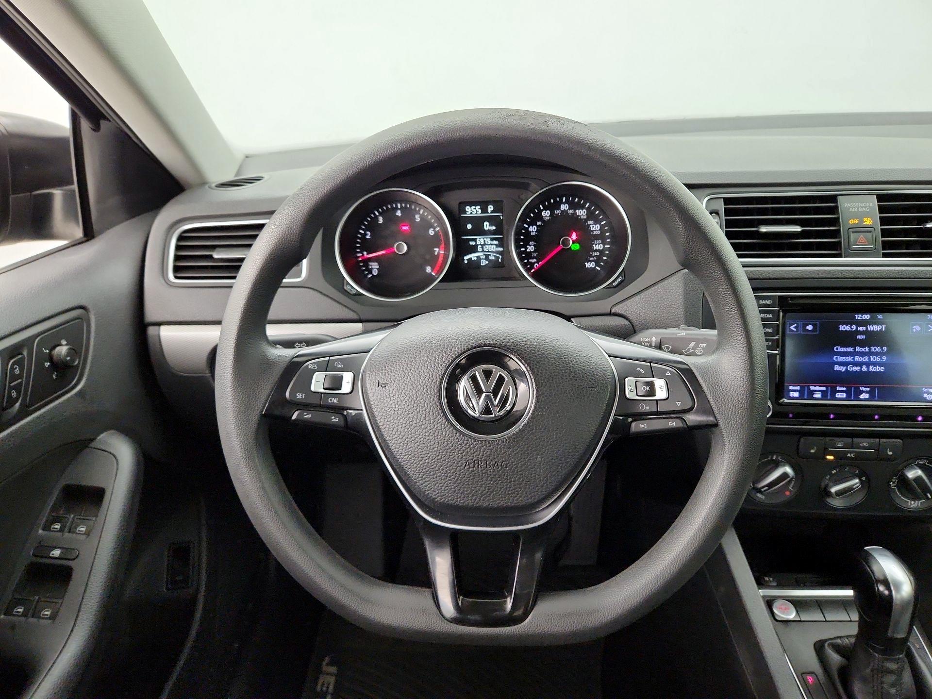 Thumbnail: 2016 Volkswagen Jetta - 10